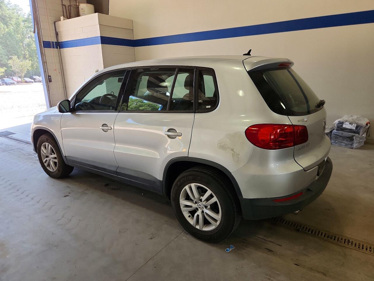 2013 Volkswagen Tiguan S Silver vin: WVGAV3AX7DW618031