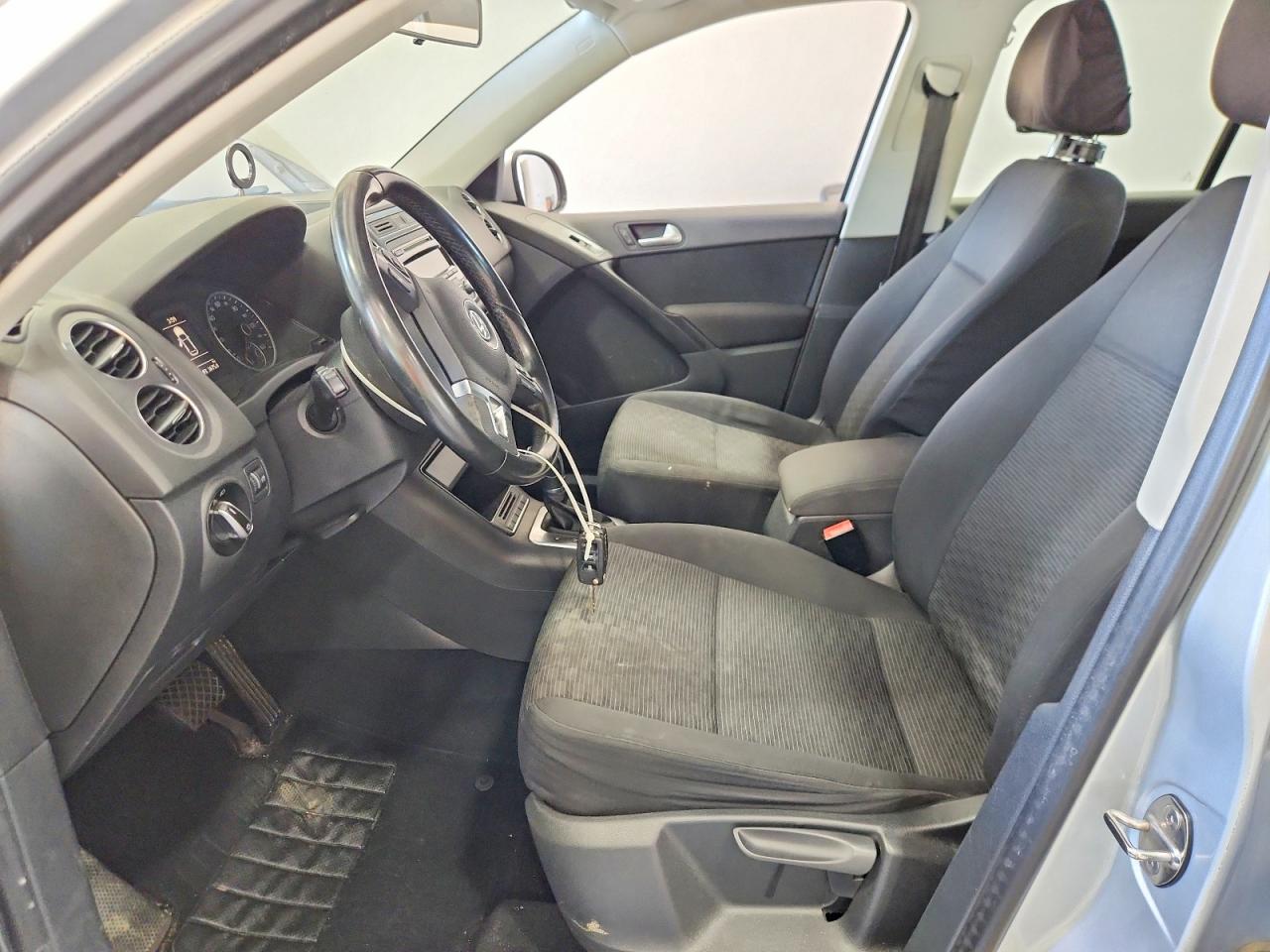 2013 Volkswagen Tiguan S Silver vin: WVGAV3AX7DW618031
