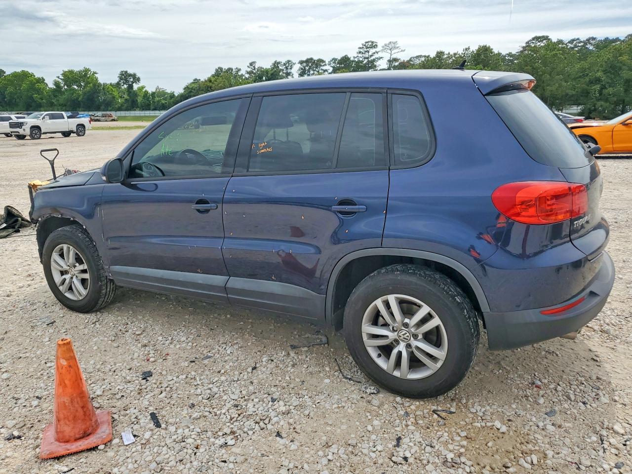 2013 Volkswagen Tiguan S Blue vin: WVGAV3AX7DW618143