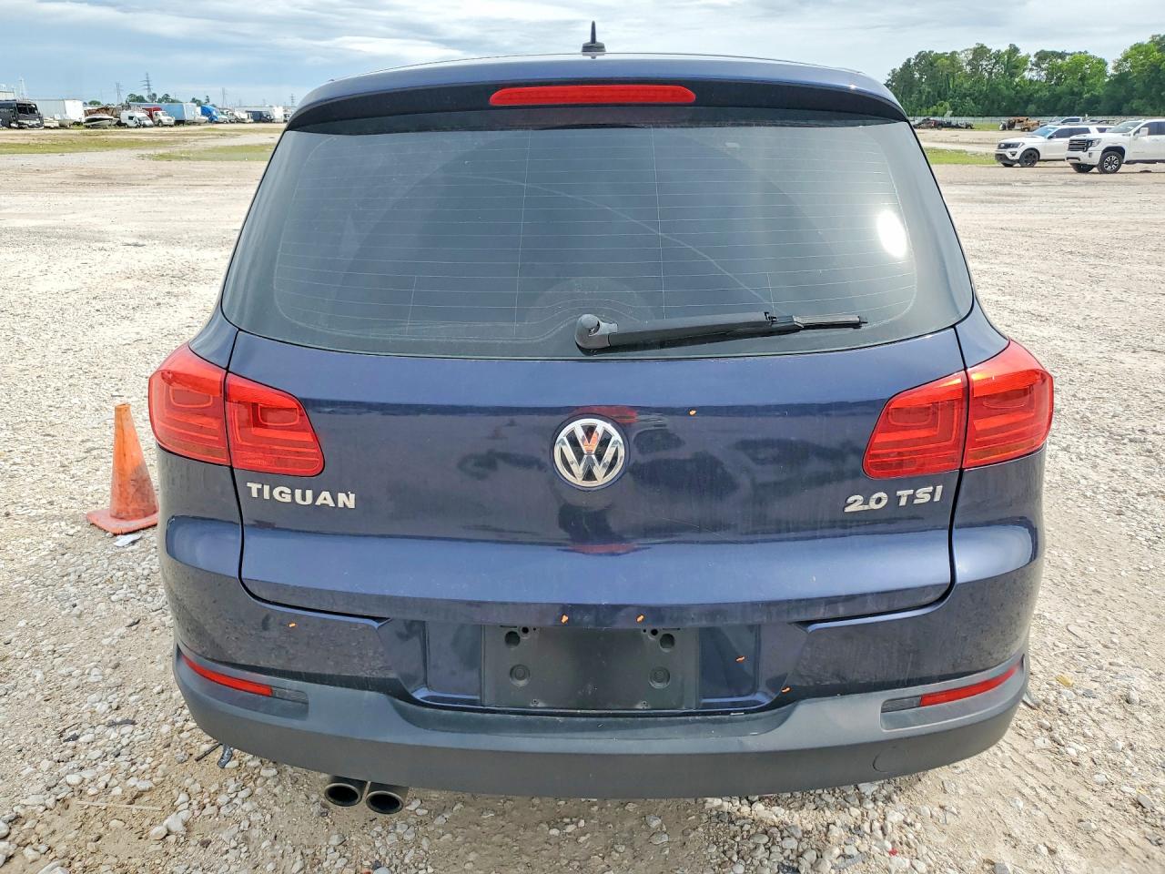 2013 Volkswagen Tiguan S Blue vin: WVGAV3AX7DW618143