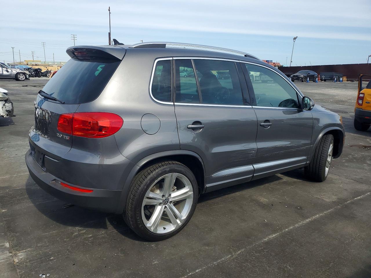 2014 Volkswagen Tiguan S Silver vin: WVGAV3AX7EW055399