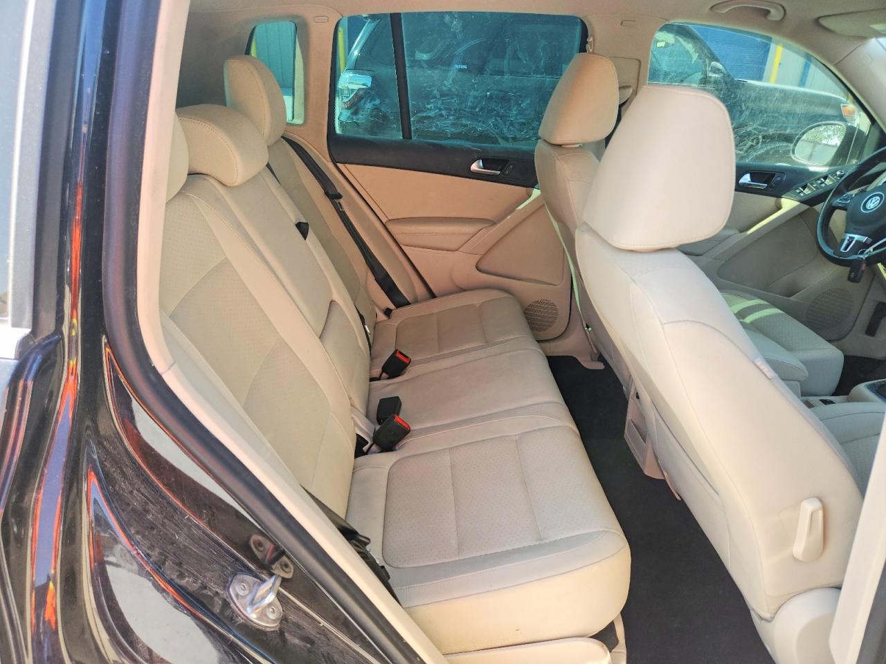 2014 Volkswagen Tiguan S Black vin: WVGAV3AX7EW528024