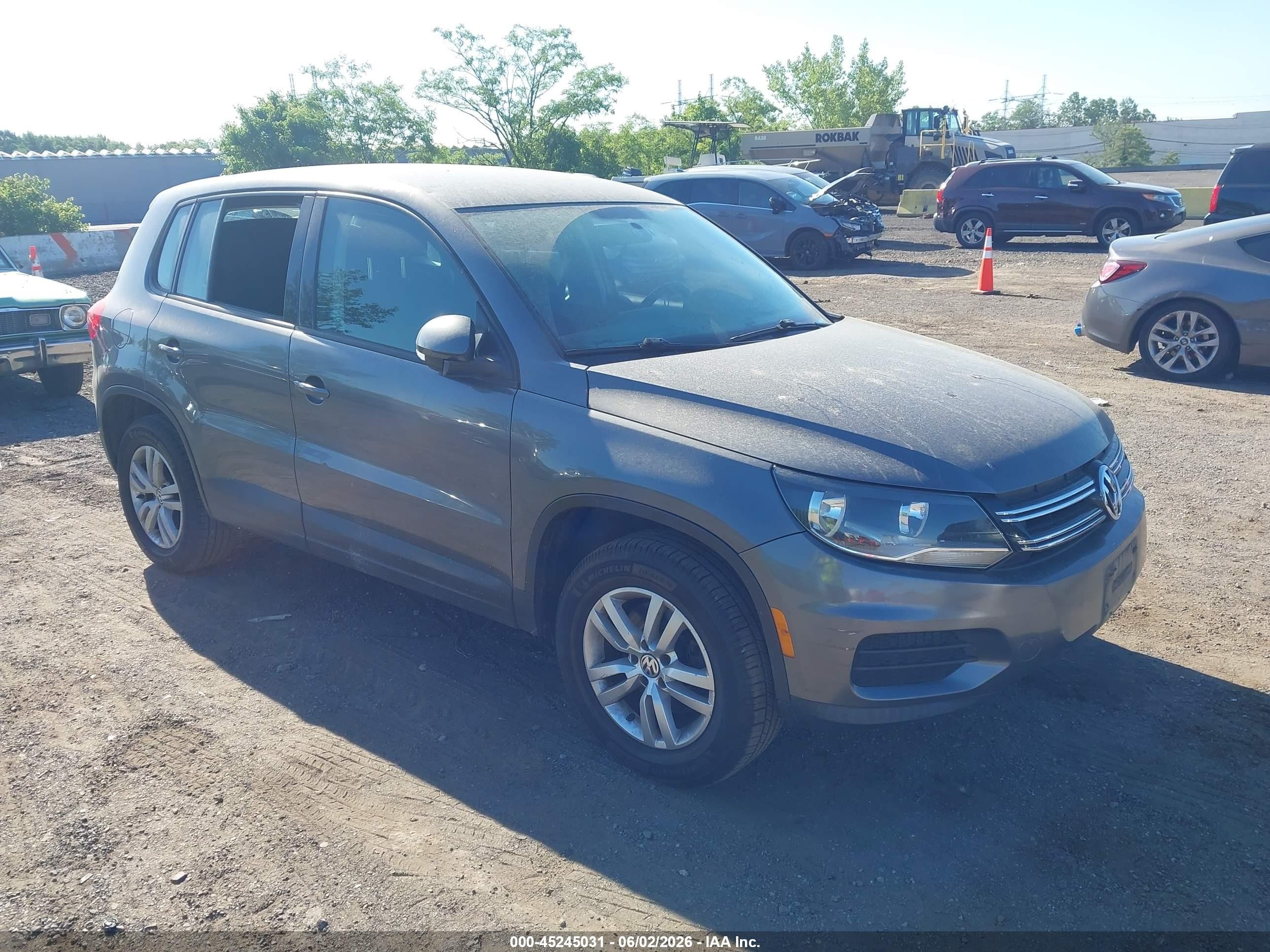 2014 Volkswagen Tiguan S Gray vin: WVGAV3AX7EW600288