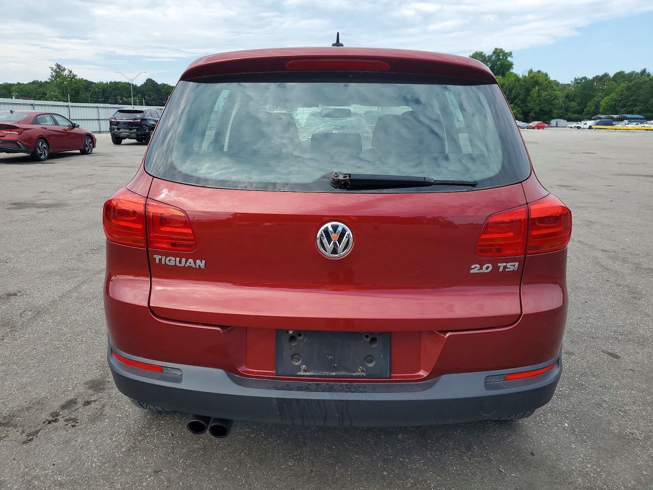 2013 Volkswagen Tiguan S Burgundy vin: WVGAV3AX8DW111963