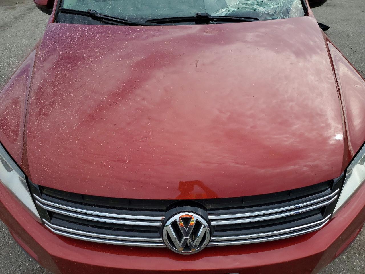 2013 Volkswagen Tiguan S Burgundy vin: WVGAV3AX8DW111963