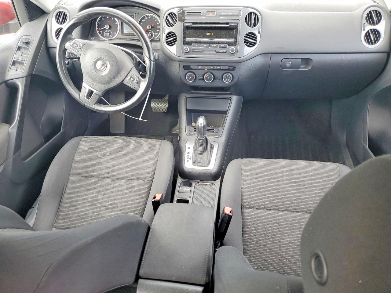 2013 Volkswagen Tiguan S Burgundy vin: WVGAV3AX8DW111963