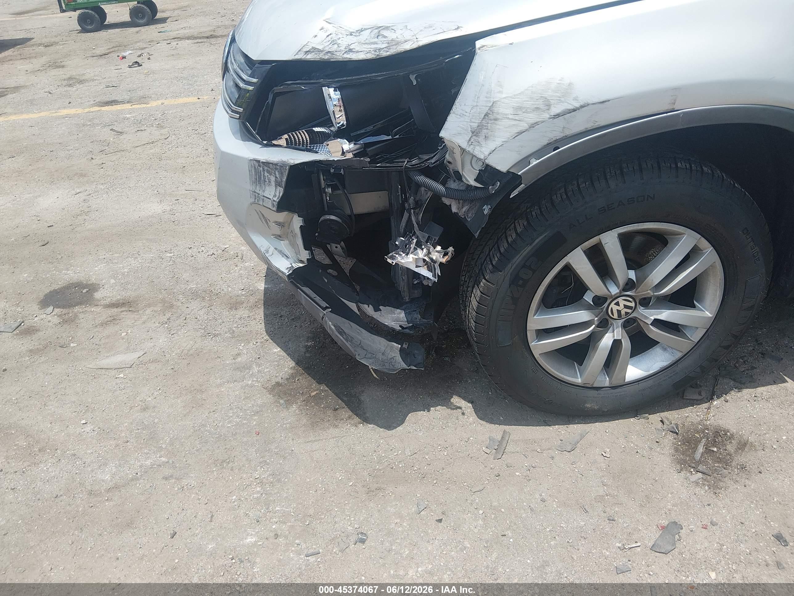 2013 Volkswagen Tiguan S Silver vin: WVGAV3AX8DW574329