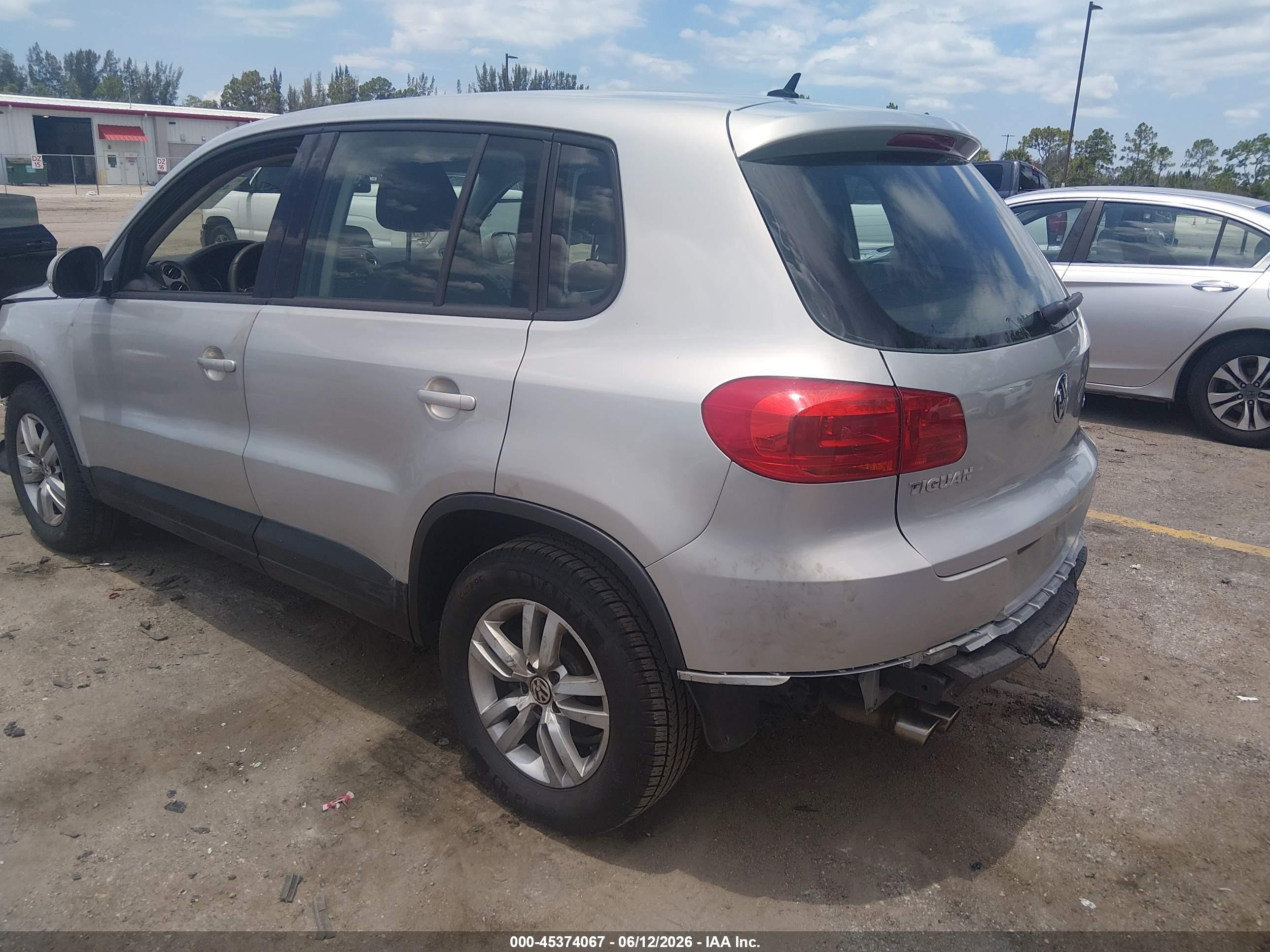 2013 Volkswagen Tiguan S Silver vin: WVGAV3AX8DW574329