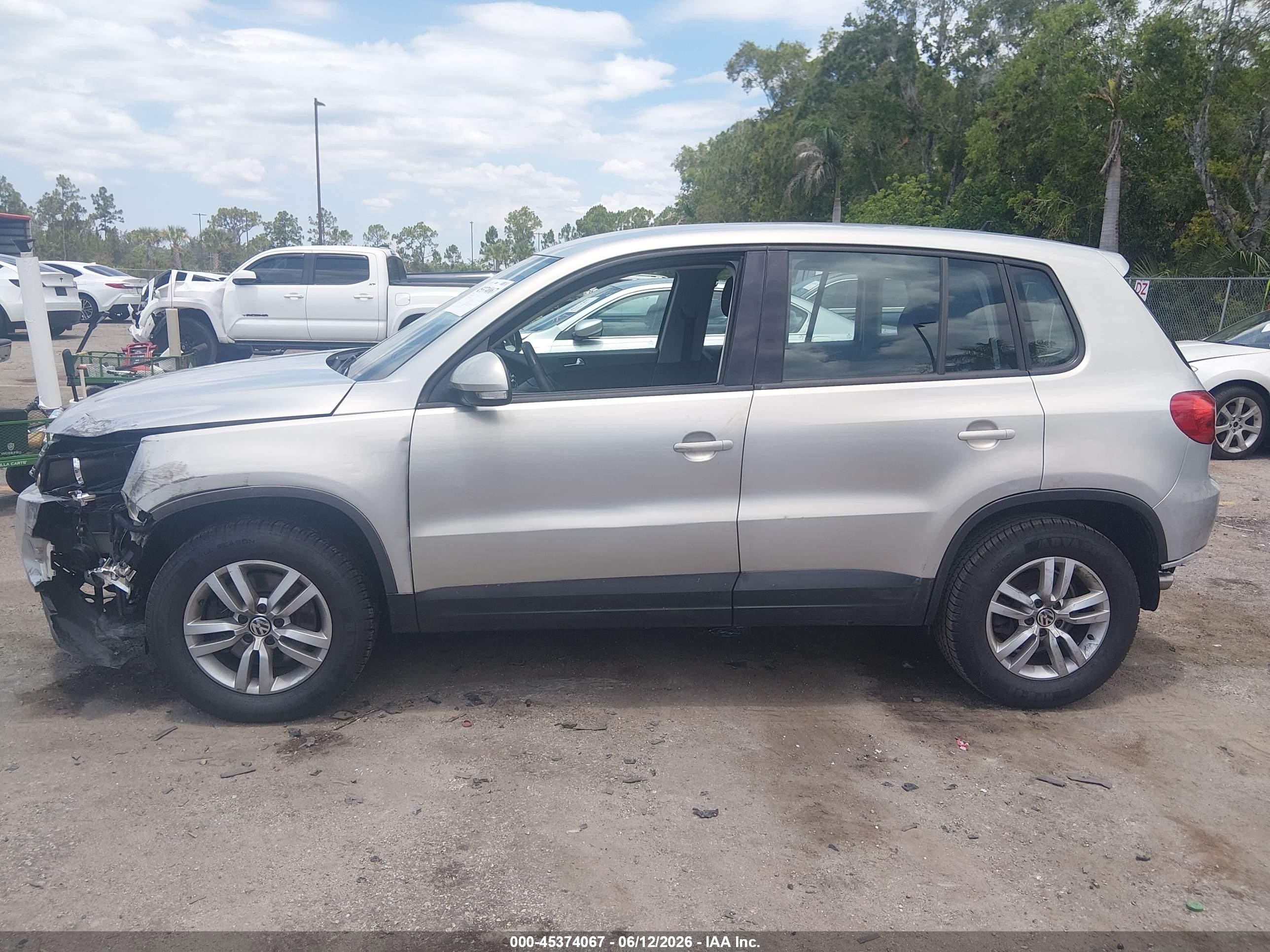 2013 Volkswagen Tiguan S Silver vin: WVGAV3AX8DW574329