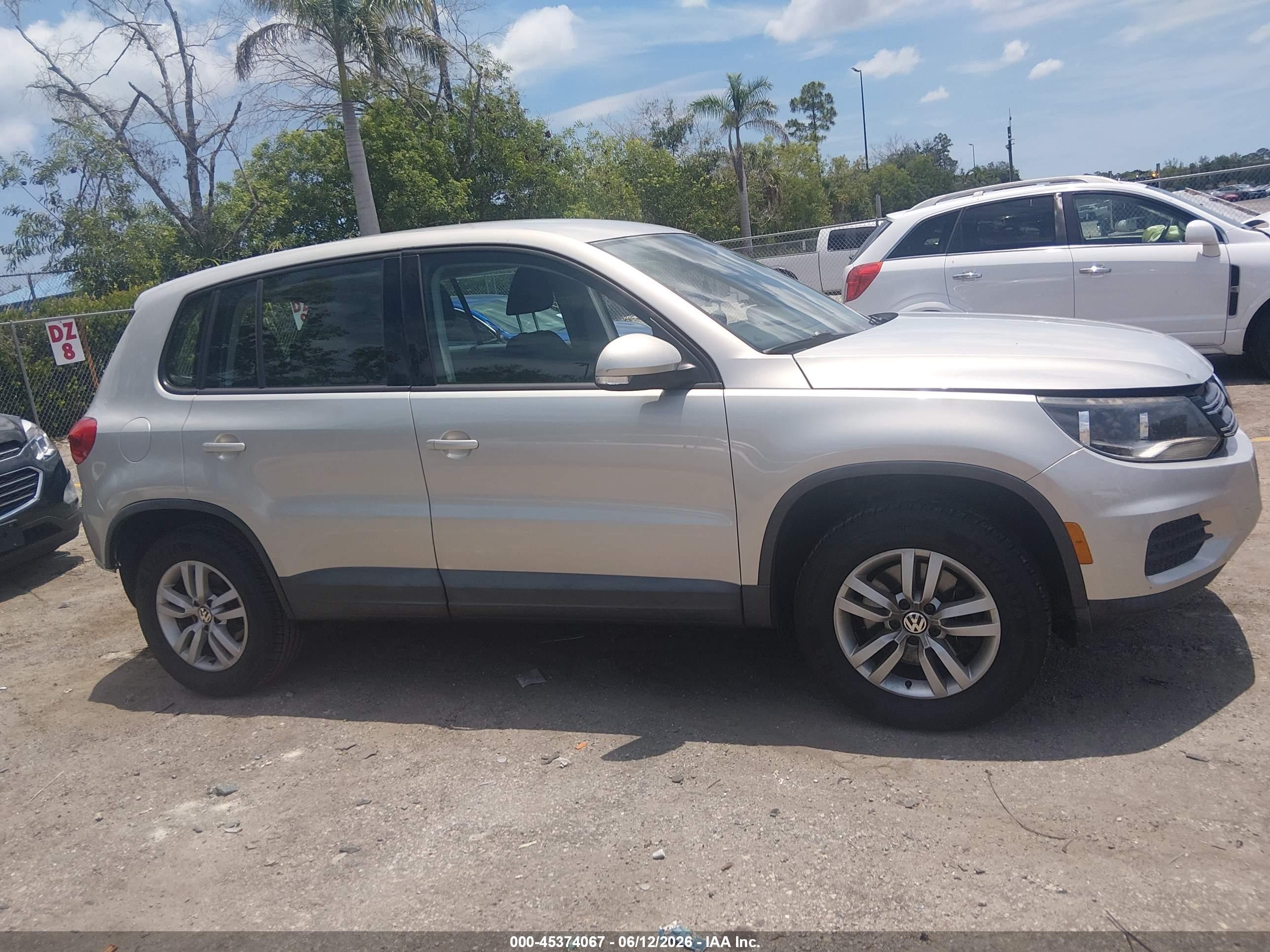 2013 Volkswagen Tiguan S Silver vin: WVGAV3AX8DW574329