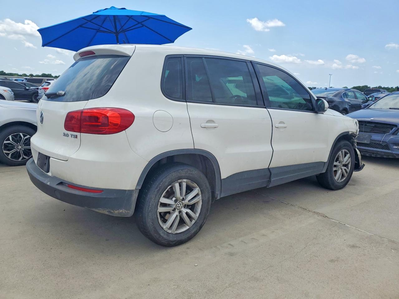 2013 Volkswagen Tiguan S White vin: WVGAV3AX8DW598291