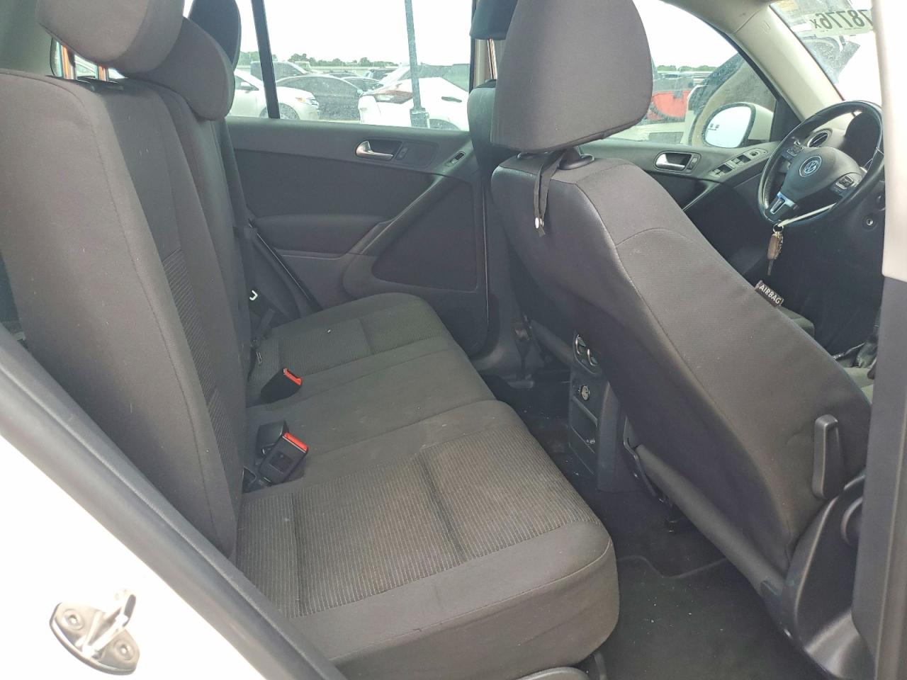 2013 Volkswagen Tiguan S White vin: WVGAV3AX8DW598291