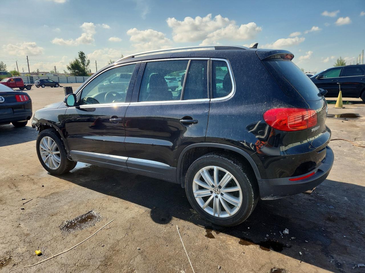 2013 Volkswagen Tiguan S Черный vin: WVGAV3AX8DW600900