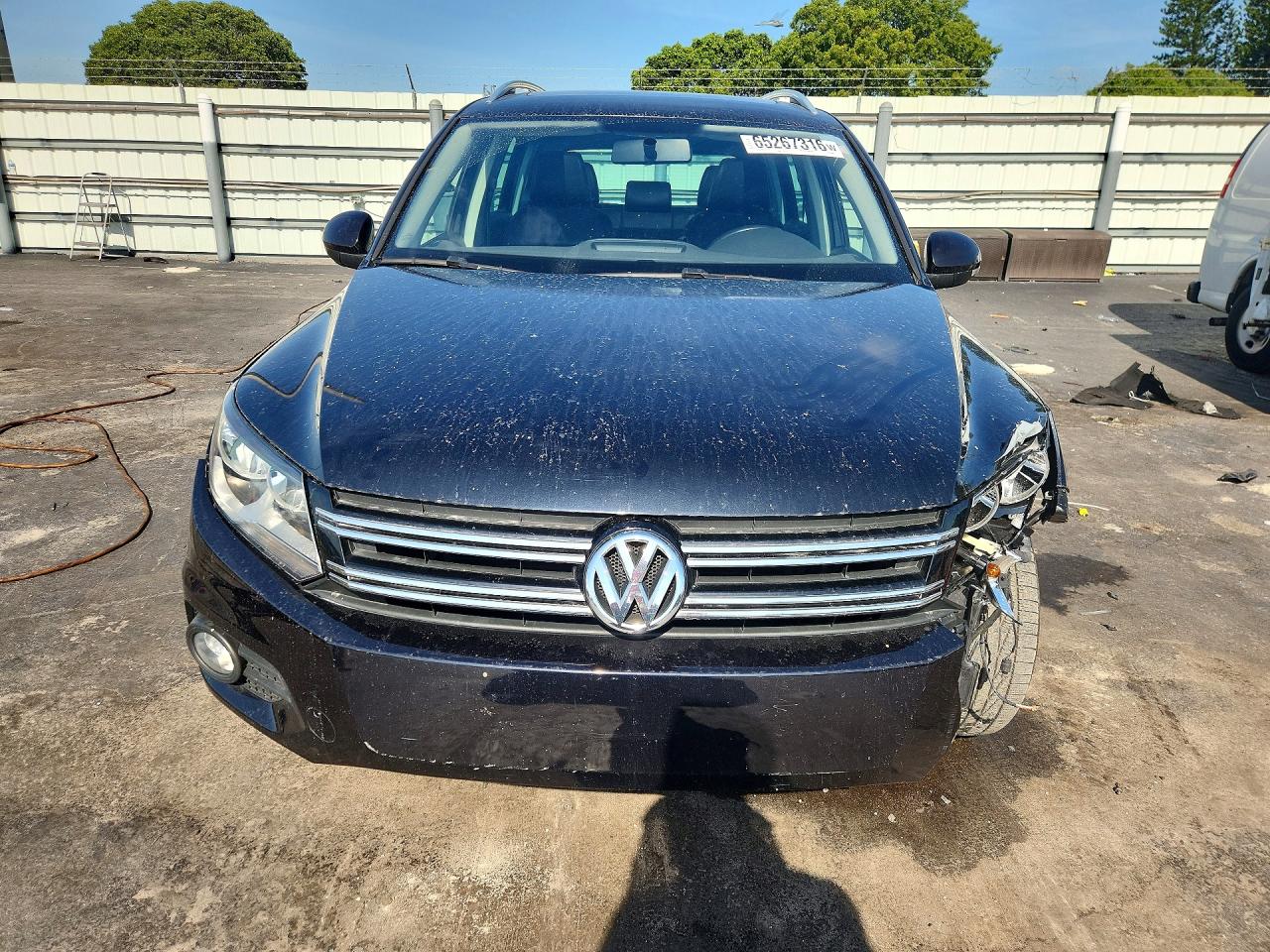 2013 Volkswagen Tiguan S Черный vin: WVGAV3AX8DW600900