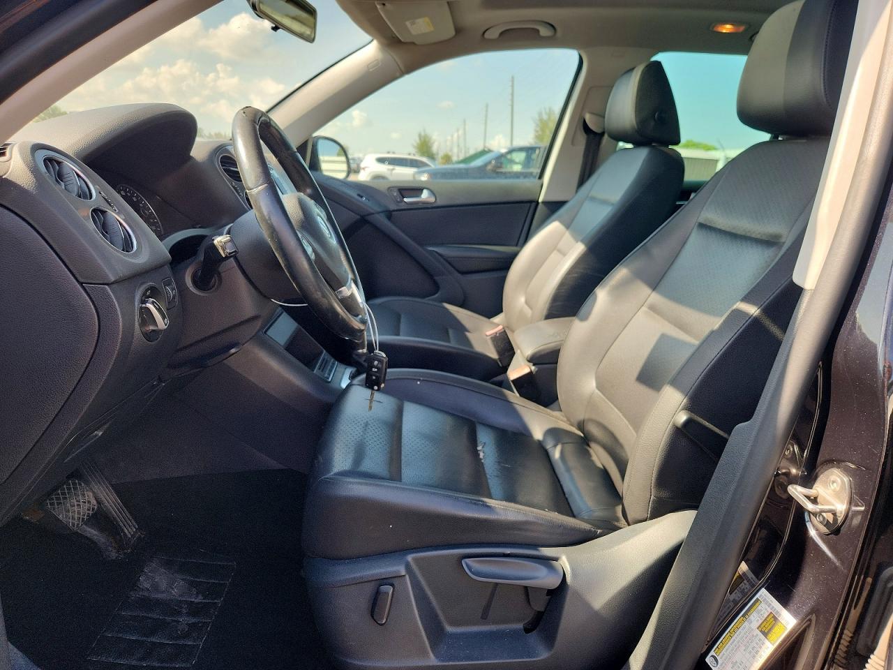 2013 Volkswagen Tiguan S Черный vin: WVGAV3AX8DW600900