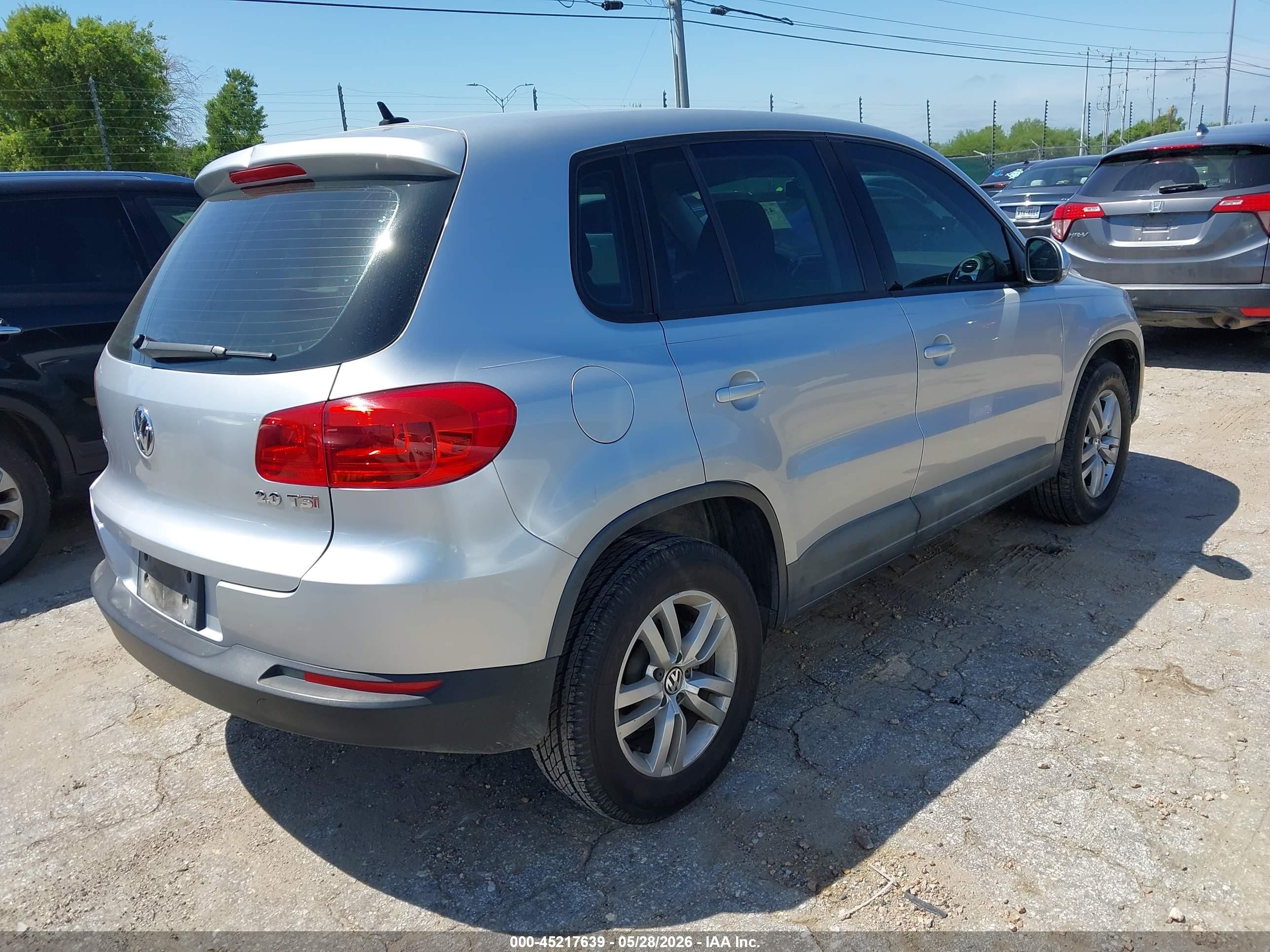 2014 Volkswagen Tiguan S Silver vin: WVGAV3AX8EW525388