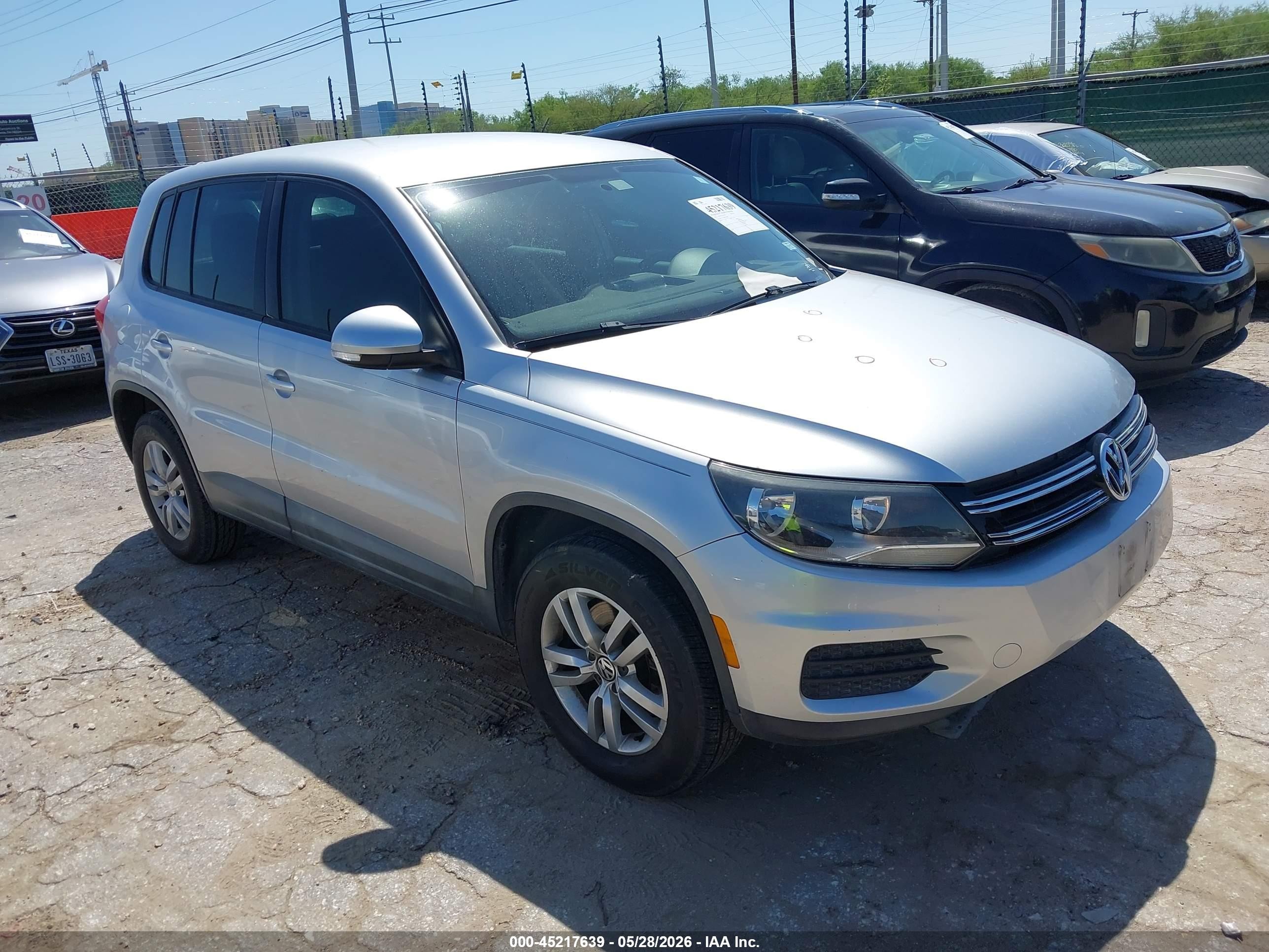 2014 Volkswagen Tiguan S Silver vin: WVGAV3AX8EW525388