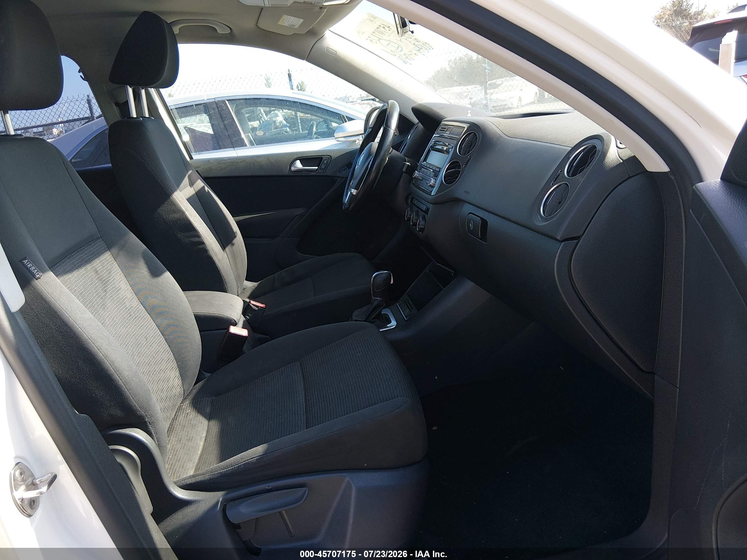 2014 Volkswagen Tiguan S White vin: WVGAV3AX8EW530784