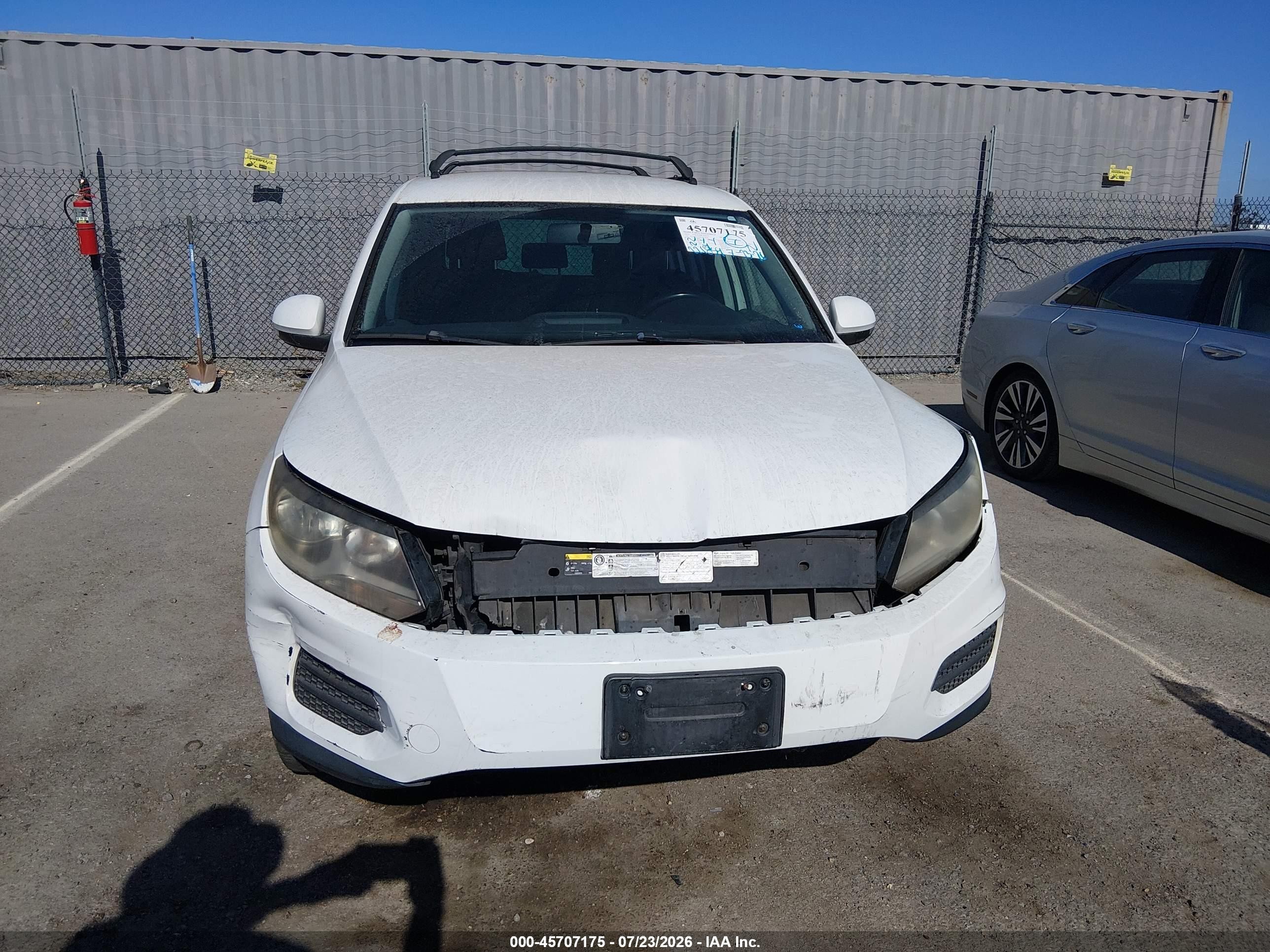 2014 Volkswagen Tiguan S White vin: WVGAV3AX8EW530784