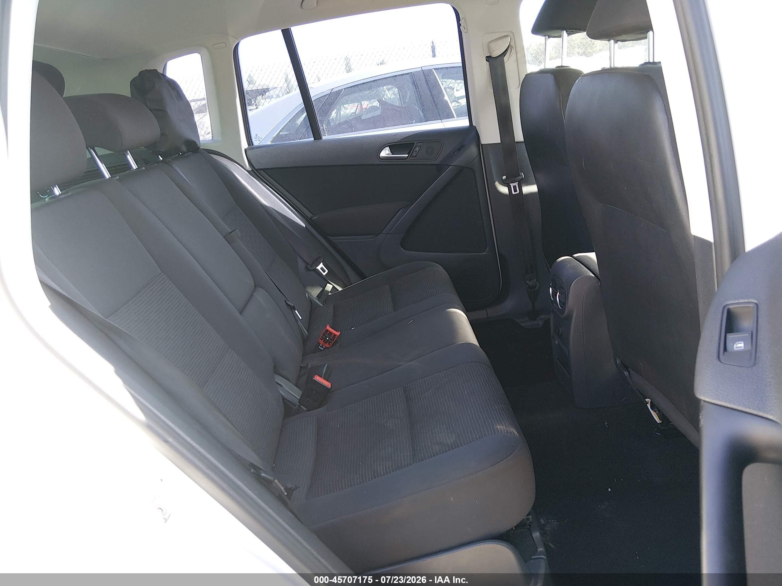2014 Volkswagen Tiguan S White vin: WVGAV3AX8EW530784