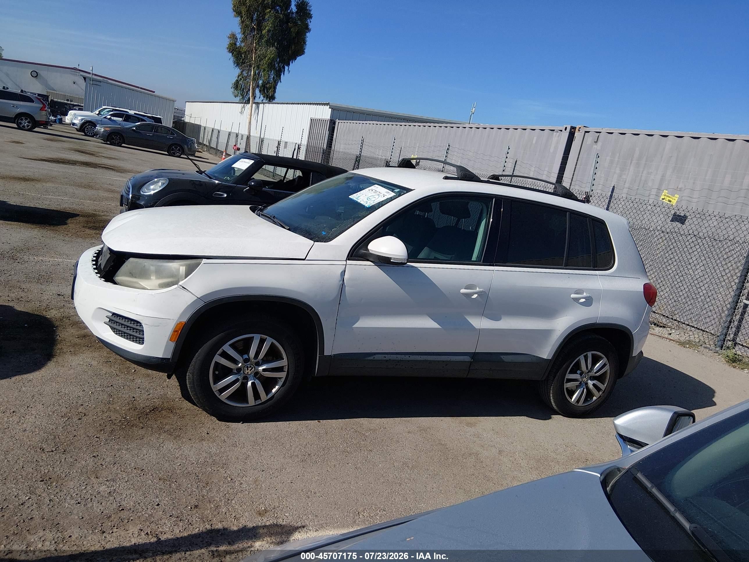 2014 Volkswagen Tiguan S White vin: WVGAV3AX8EW530784