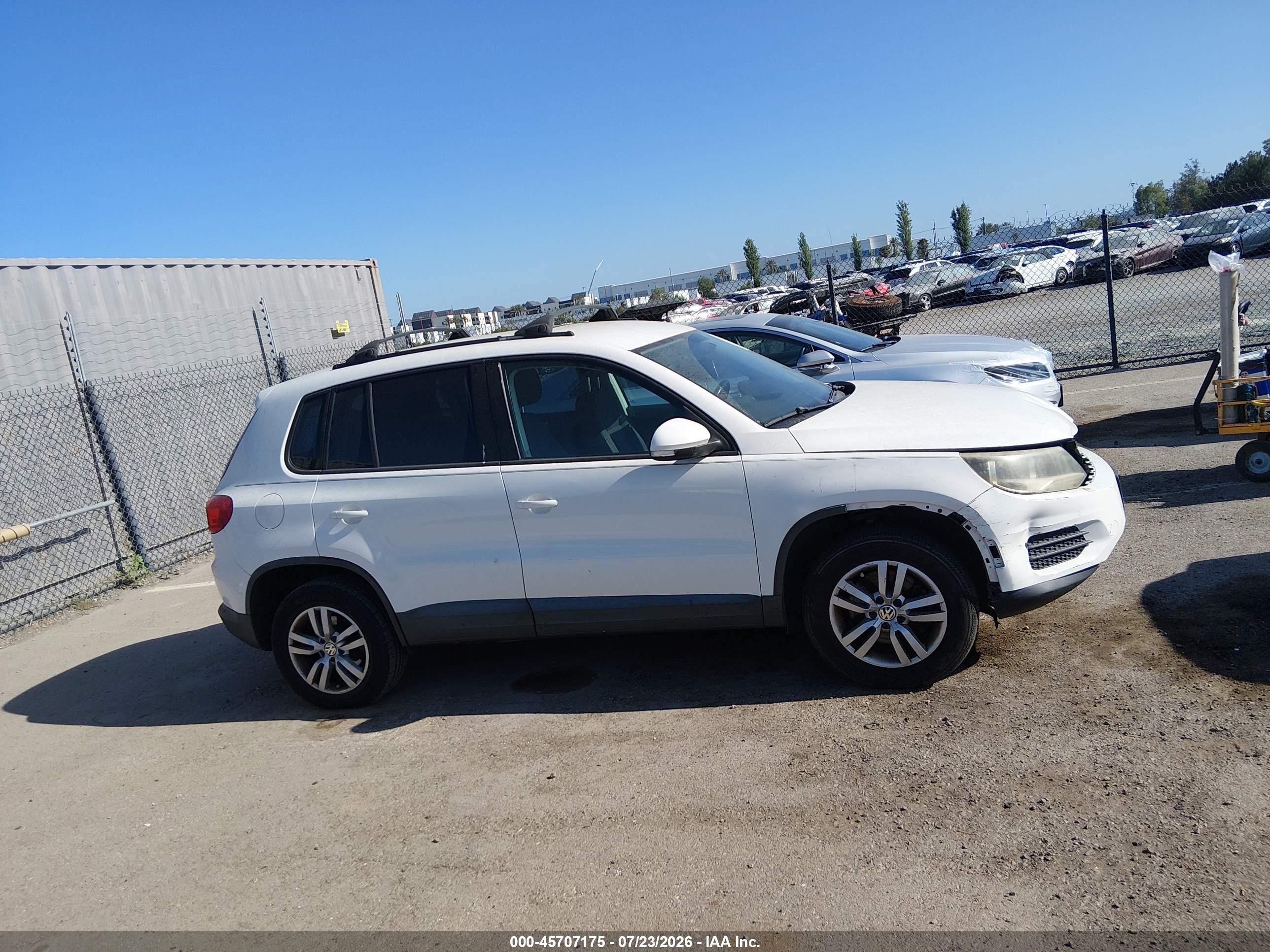 2014 Volkswagen Tiguan S White vin: WVGAV3AX8EW530784