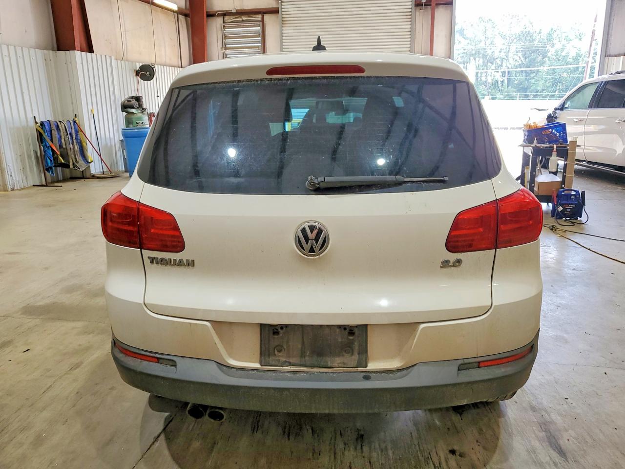 2014 Volkswagen Tiguan S White vin: WVGAV3AX8EW541770