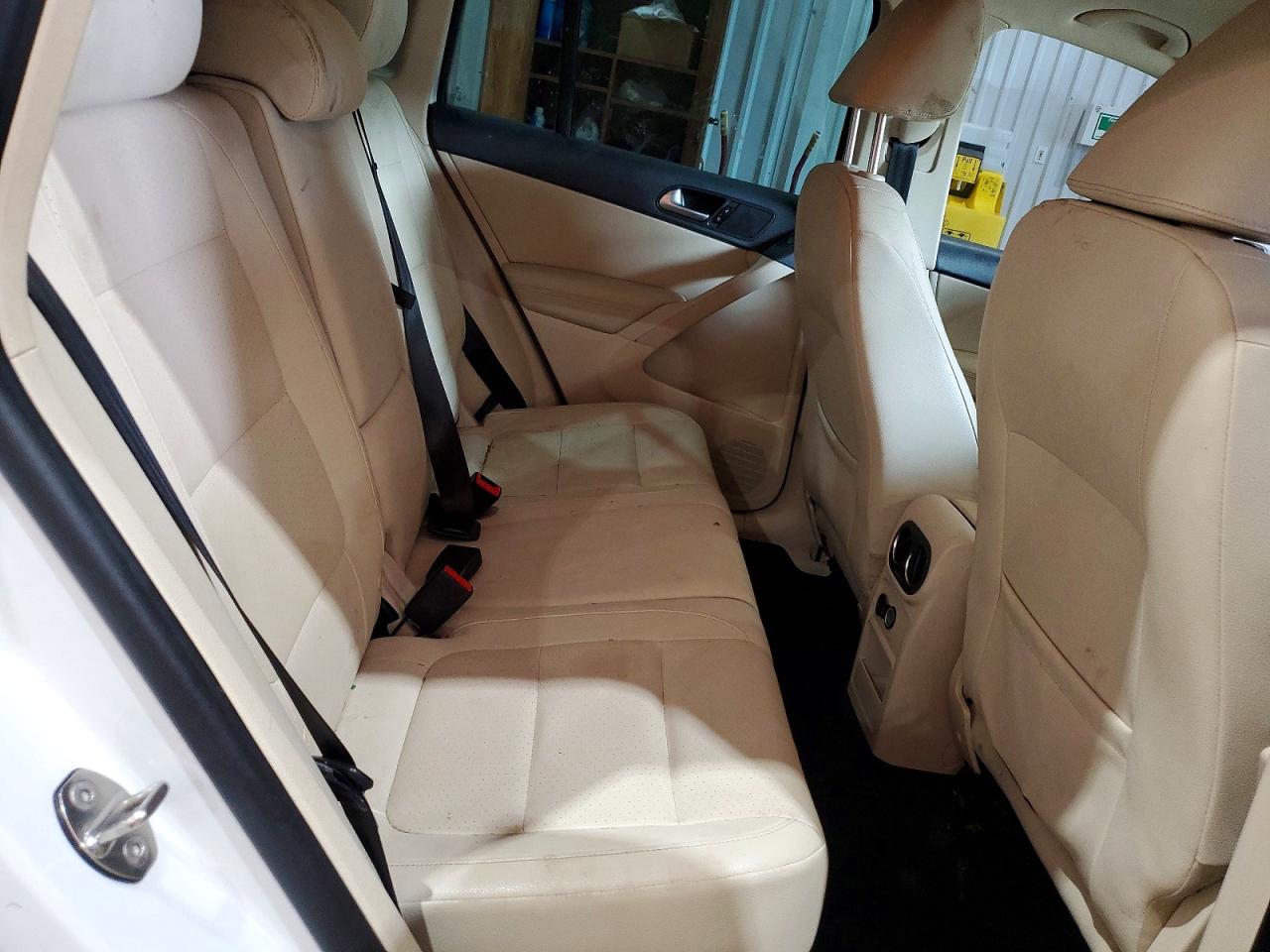 2014 Volkswagen Tiguan S White vin: WVGAV3AX8EW541770