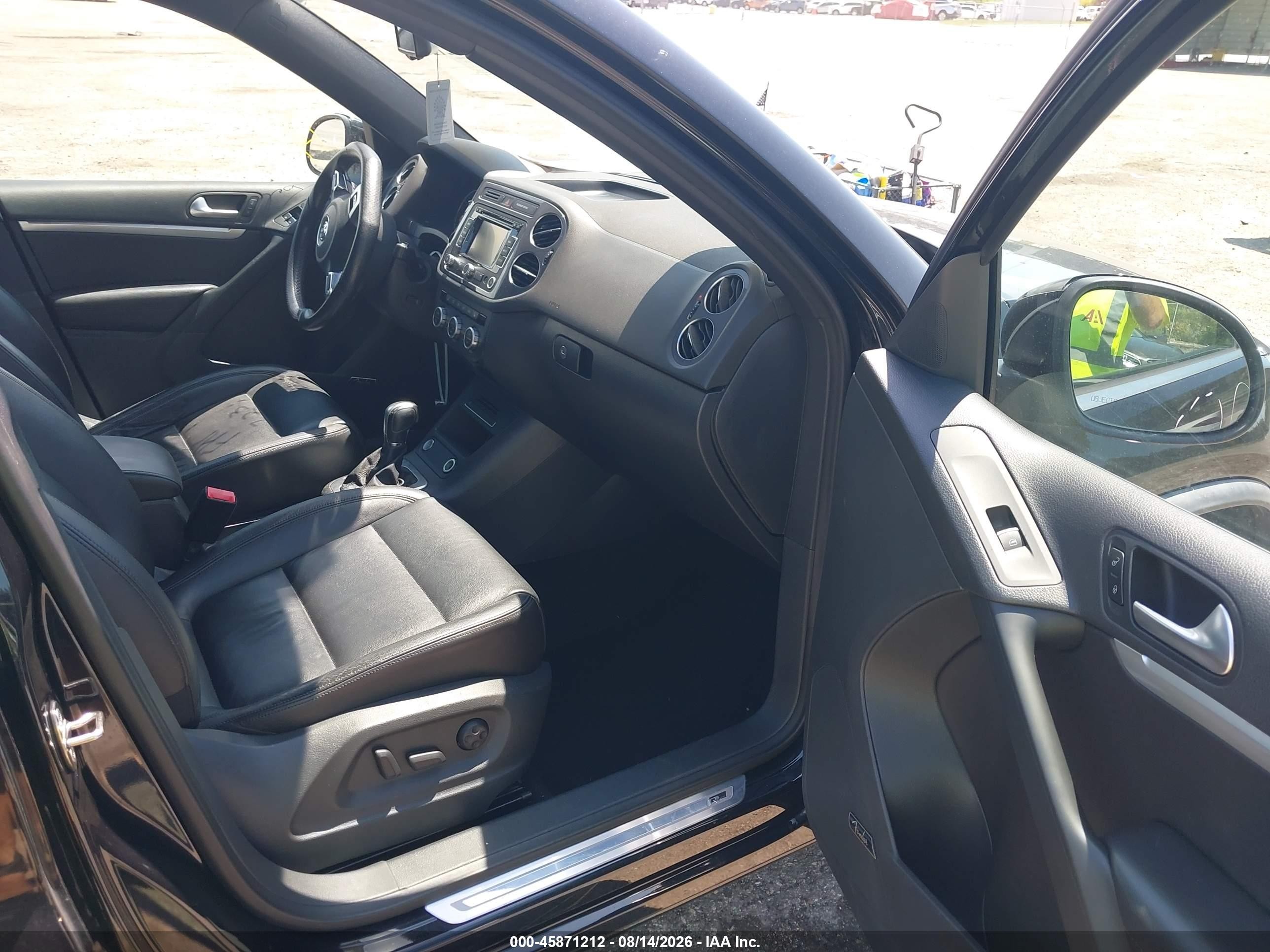 2014 Volkswagen Tiguan R-line Black vin: WVGAV3AX8EW560609