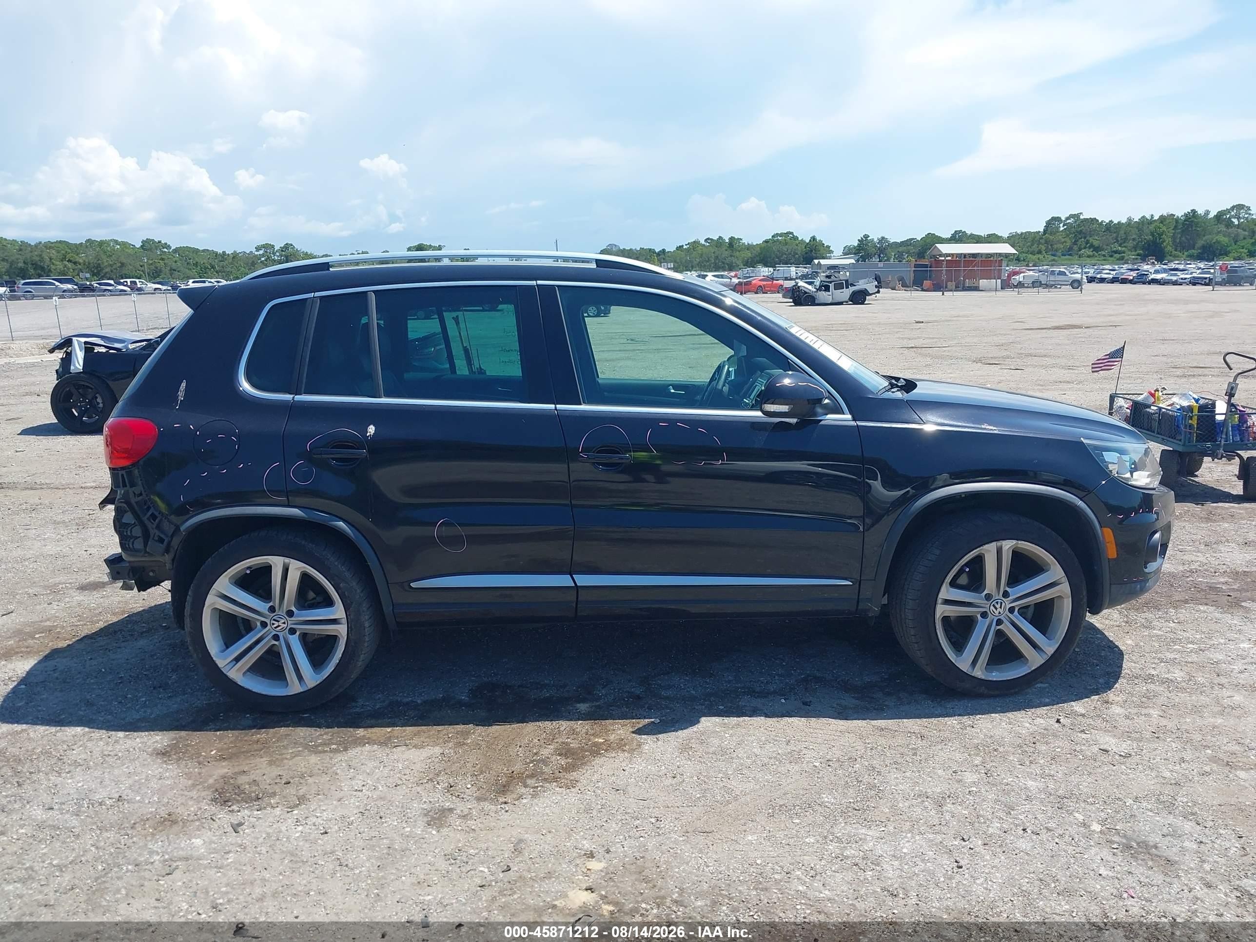2014 Volkswagen Tiguan R-line Black vin: WVGAV3AX8EW560609
