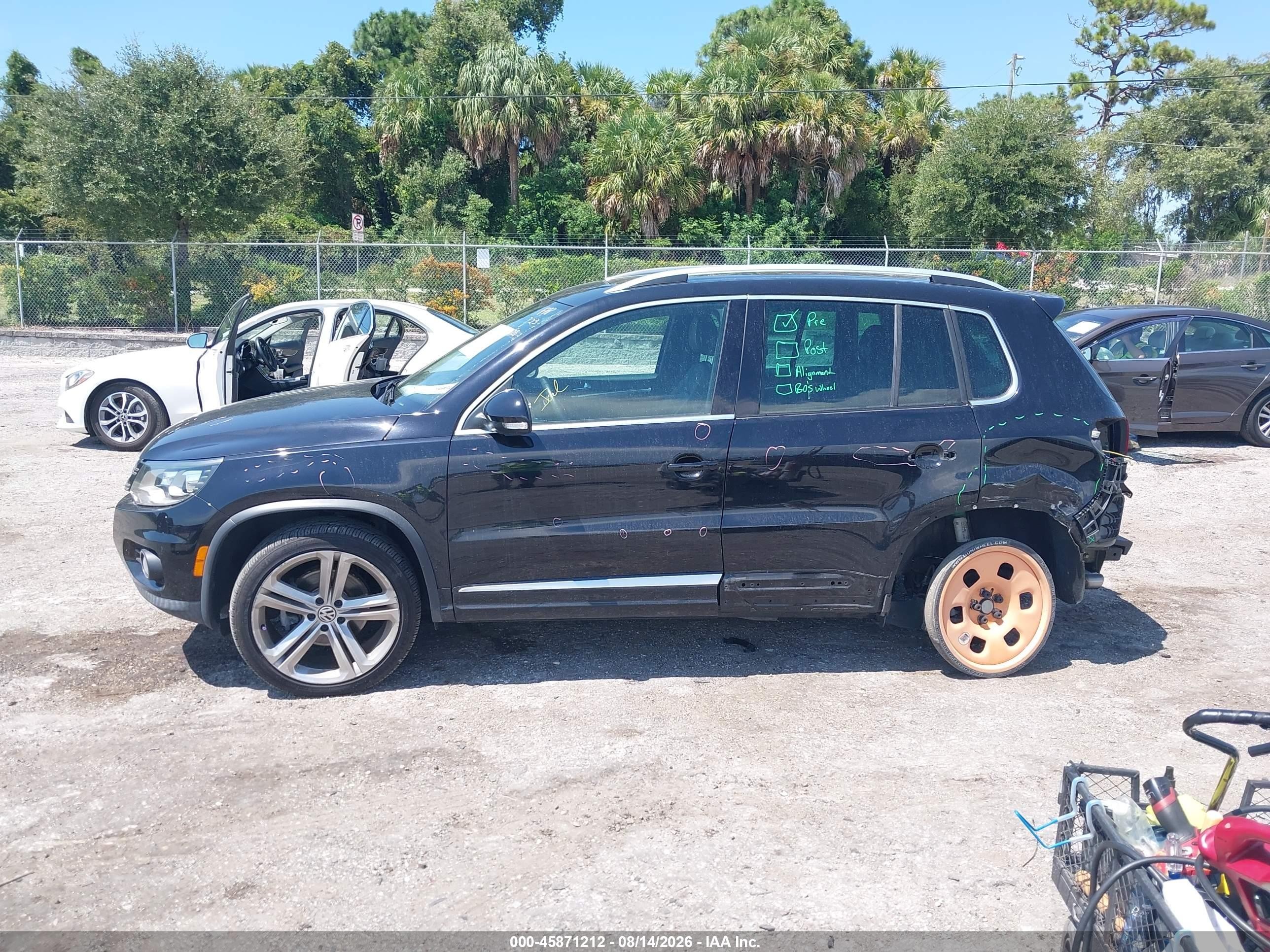 2014 Volkswagen Tiguan R-line Black vin: WVGAV3AX8EW560609