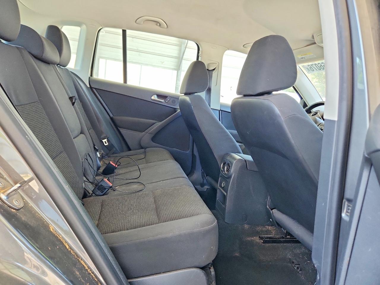 2014 Volkswagen Tiguan S Gray vin: WVGAV3AX8EW625118