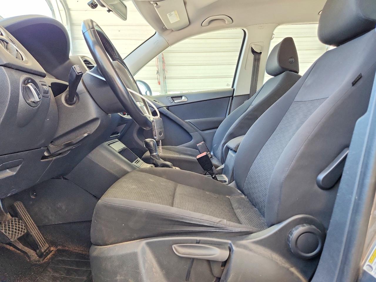 2014 Volkswagen Tiguan S Gray vin: WVGAV3AX8EW625118