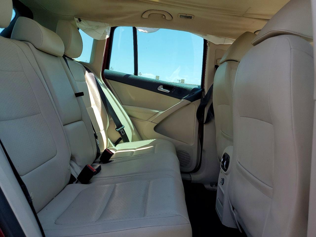 2013 Volkswagen Tiguan S Red vin: WVGAV3AX9DW069903