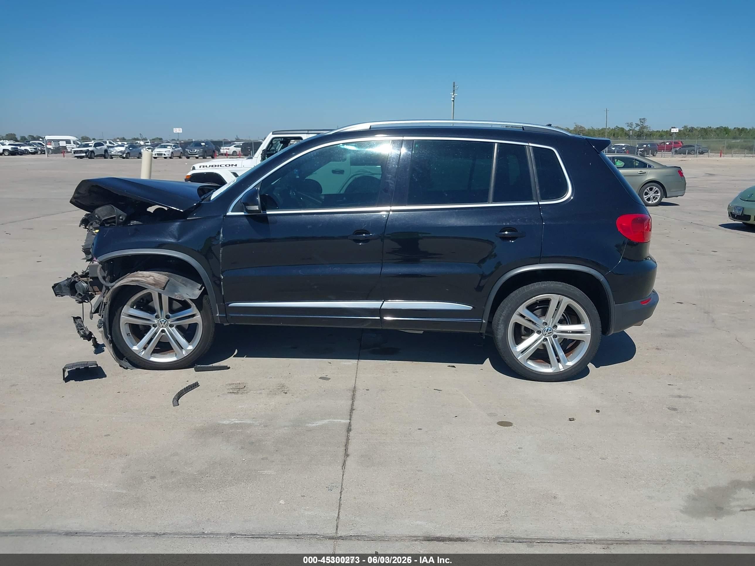 2014 Volkswagen Tiguan R-line Черный vin: WVGAV3AX9EW055744