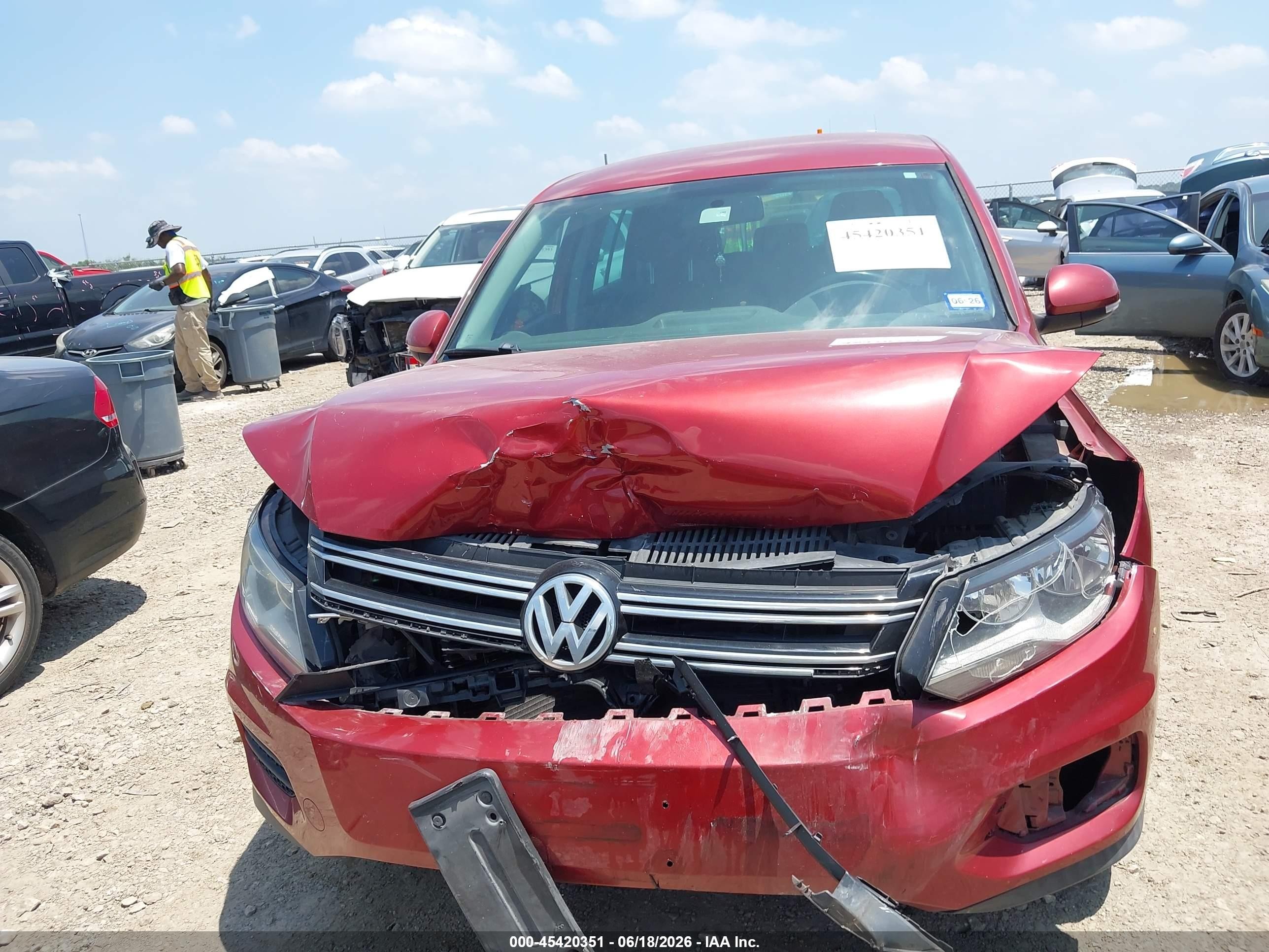 2014 Volkswagen Tiguan Se Maroon vin: WVGAV3AX9EW108569