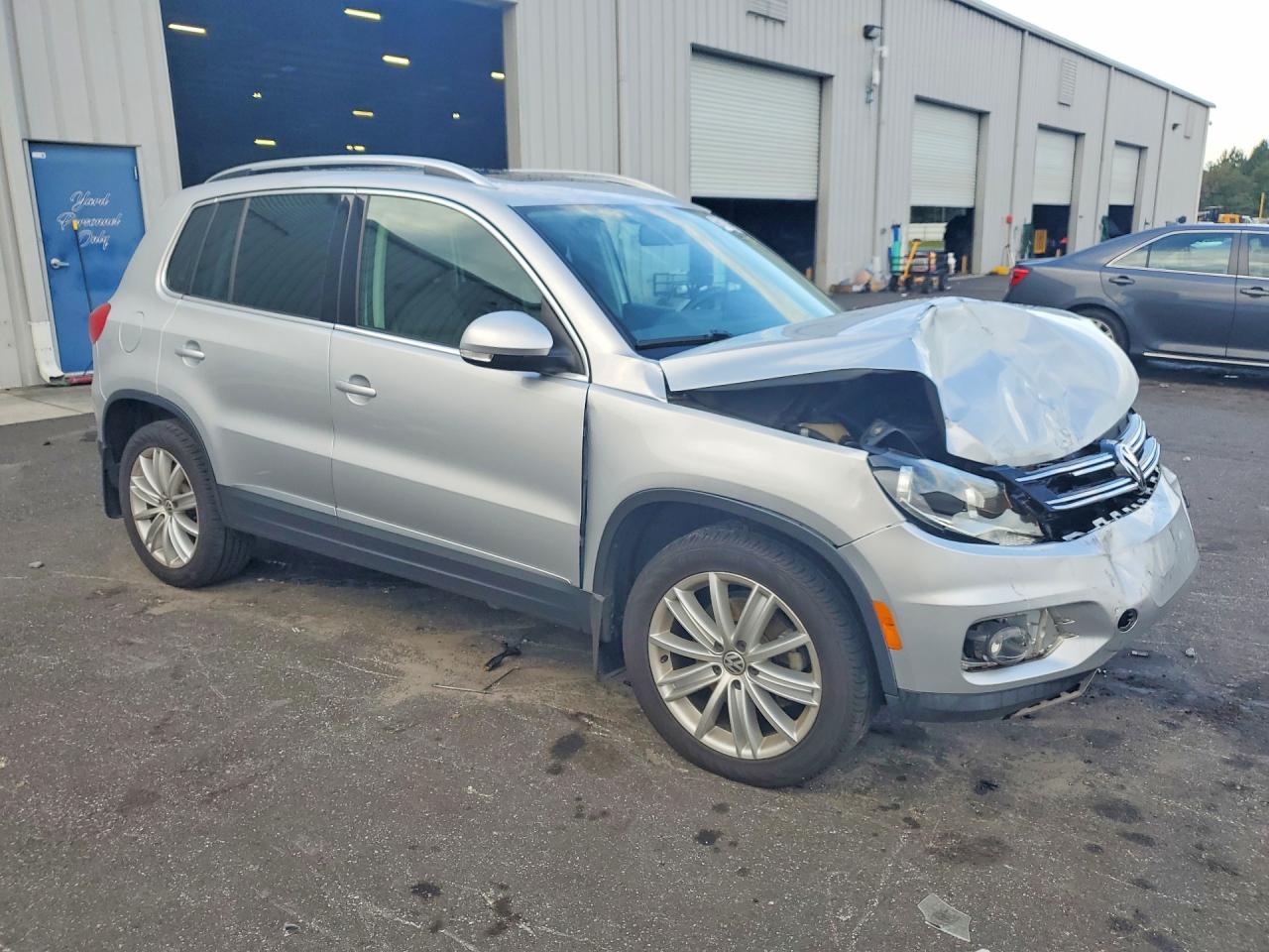 2013 Volkswagen Tiguan S Silver vin: WVGAV3AXXDW068047