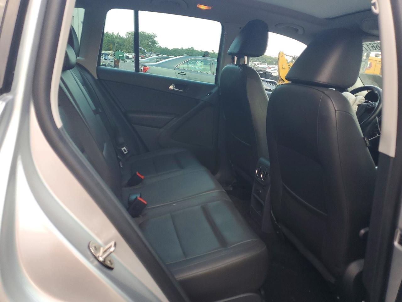 2013 Volkswagen Tiguan S Silver vin: WVGAV3AXXDW068047