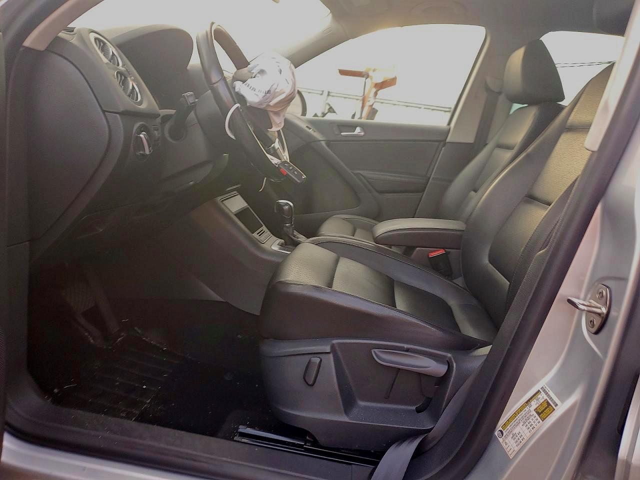 2013 Volkswagen Tiguan S Silver vin: WVGAV3AXXDW068047