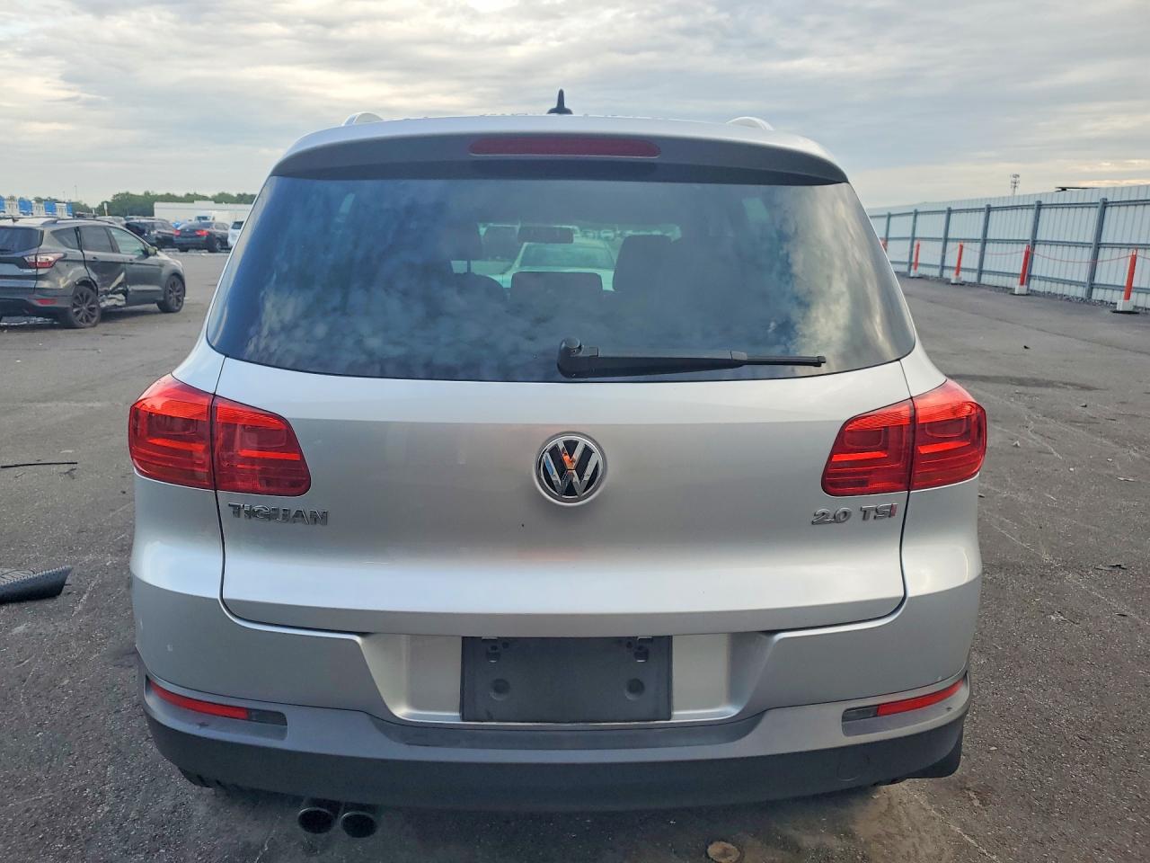 2013 Volkswagen Tiguan S Silver vin: WVGAV3AXXDW068047
