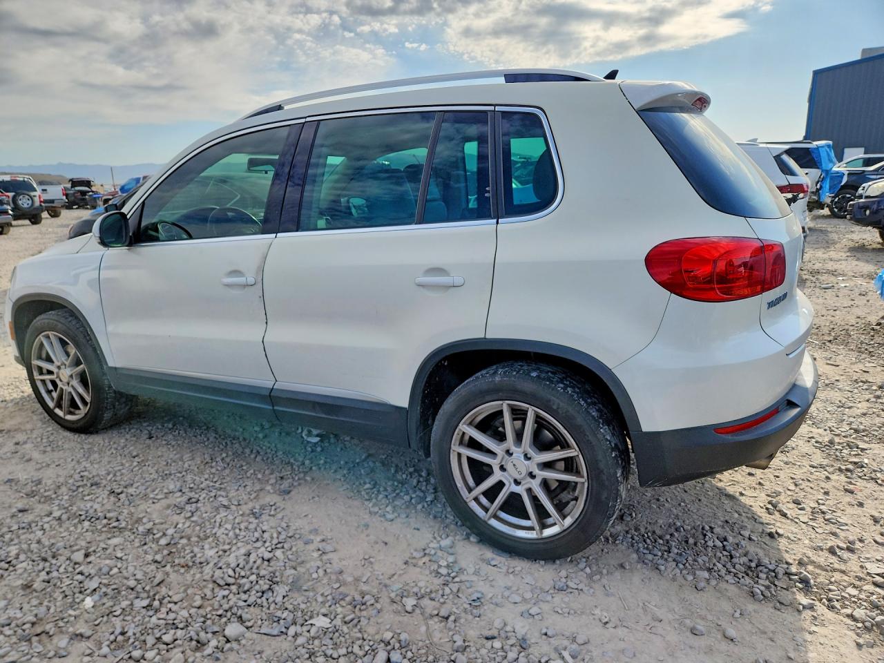 2013 Volkswagen Tiguan S White vin: WVGAV3AXXDW560464