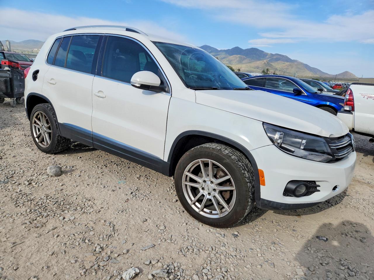 2013 Volkswagen Tiguan S White vin: WVGAV3AXXDW560464