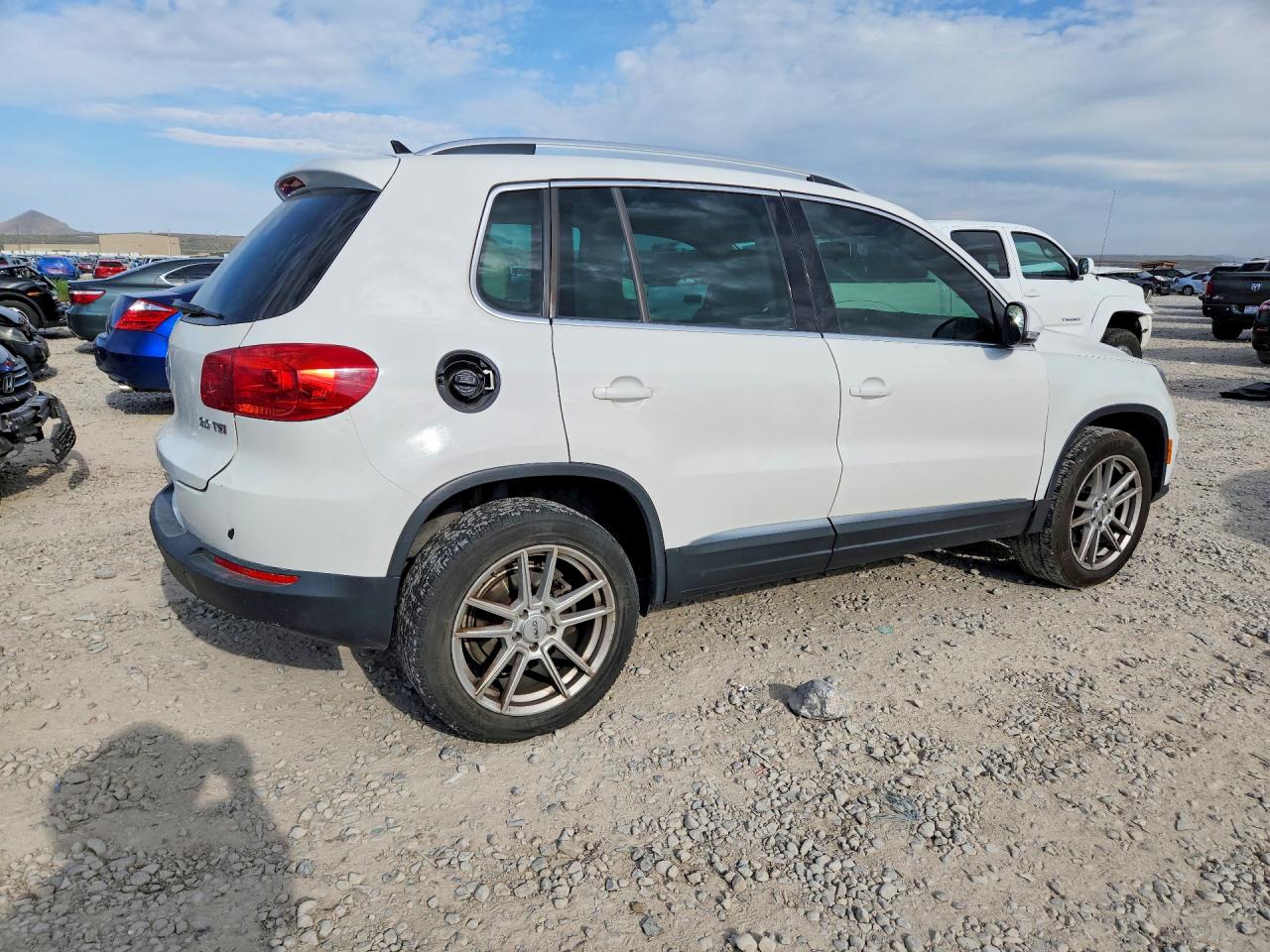 2013 Volkswagen Tiguan S White vin: WVGAV3AXXDW560464