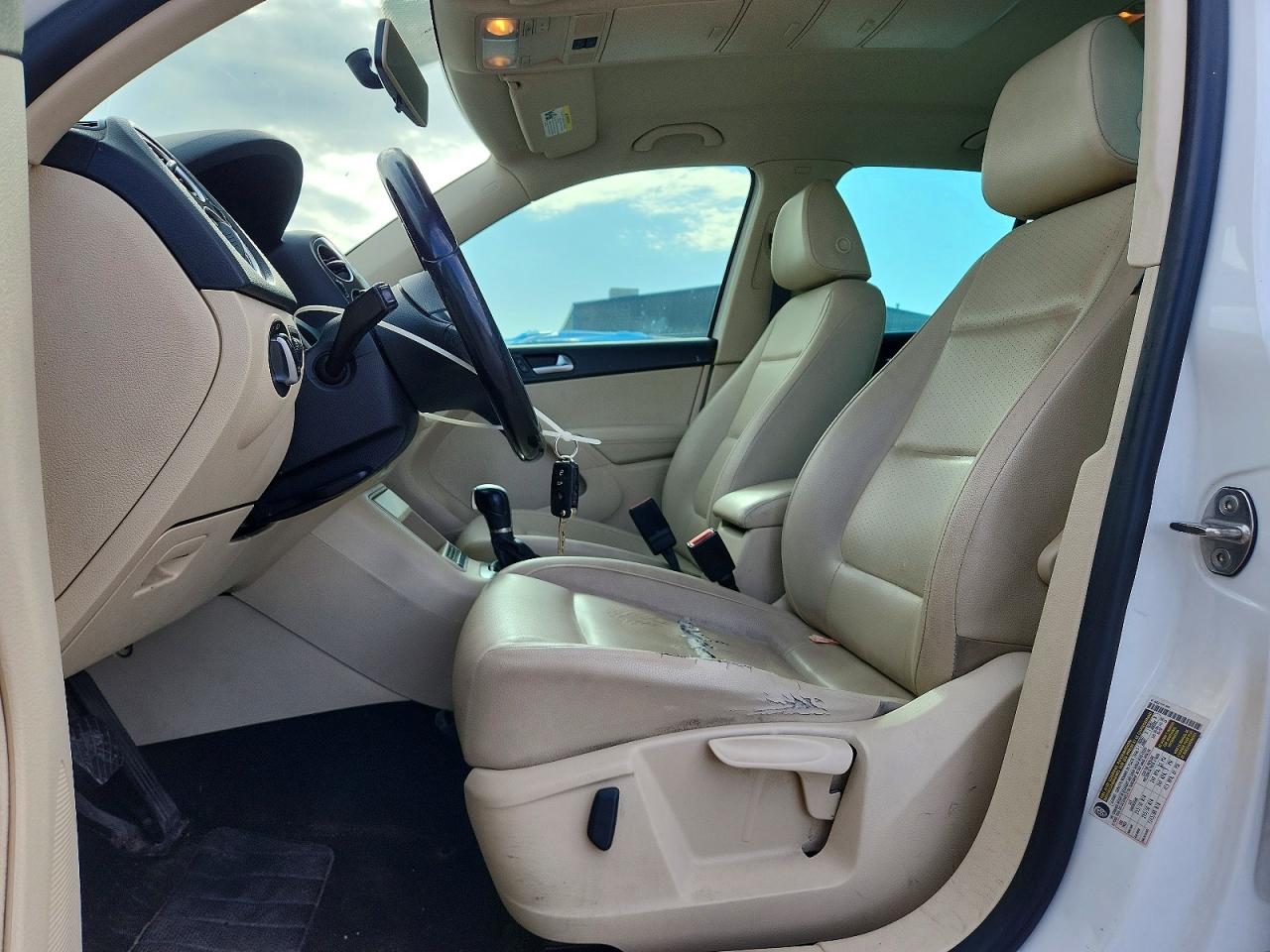 2013 Volkswagen Tiguan S White vin: WVGAV3AXXDW560464