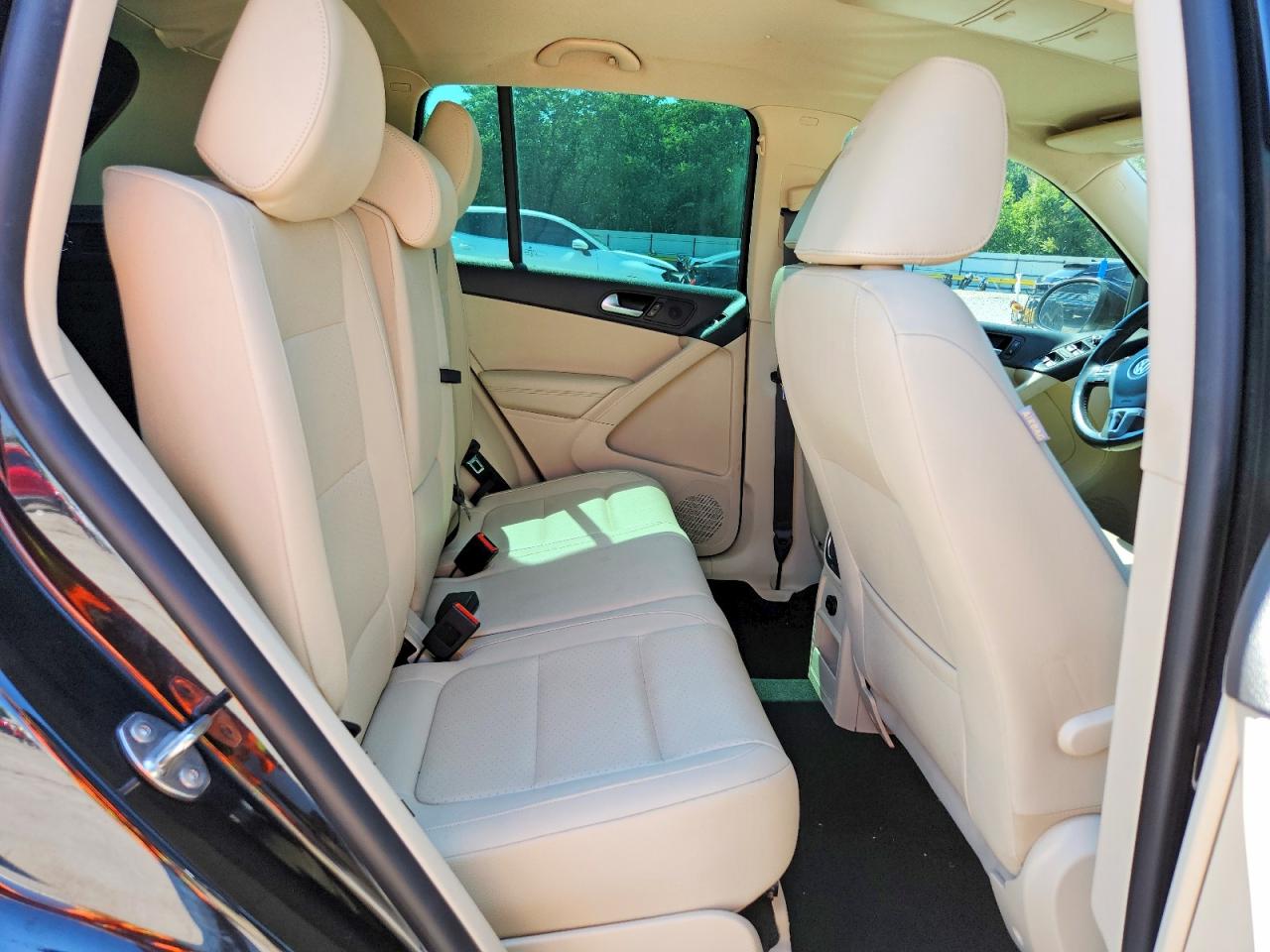 2013 Volkswagen Tiguan S Черный vin: WVGAV3AXXDW569861