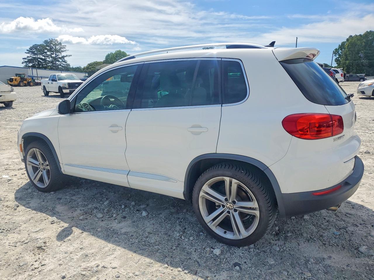 2014 Volkswagen Tiguan S White vin: WVGAV3AXXEW028827