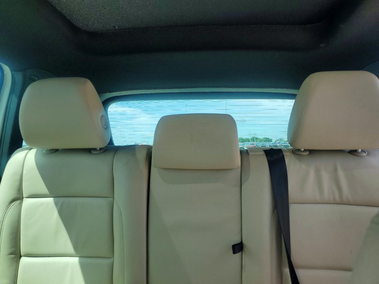 2014 Volkswagen Tiguan S White vin: WVGAV3AXXEW028827