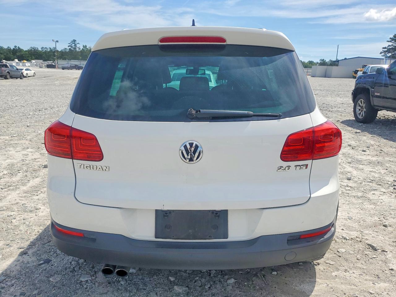 2014 Volkswagen Tiguan S White vin: WVGAV3AXXEW028827