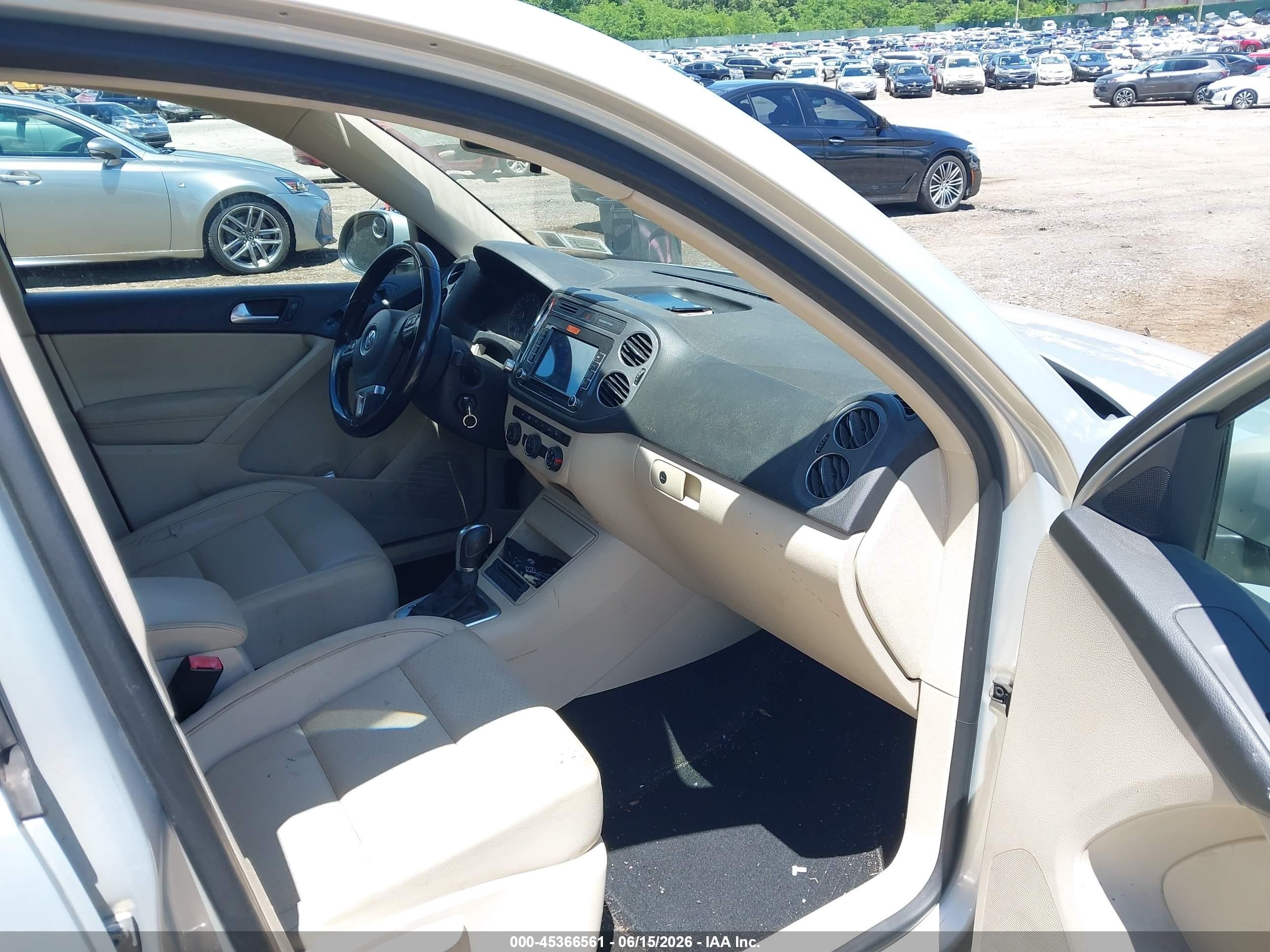 2014 Volkswagen Tiguan Se Серый vin: WVGAV3AXXEW042386