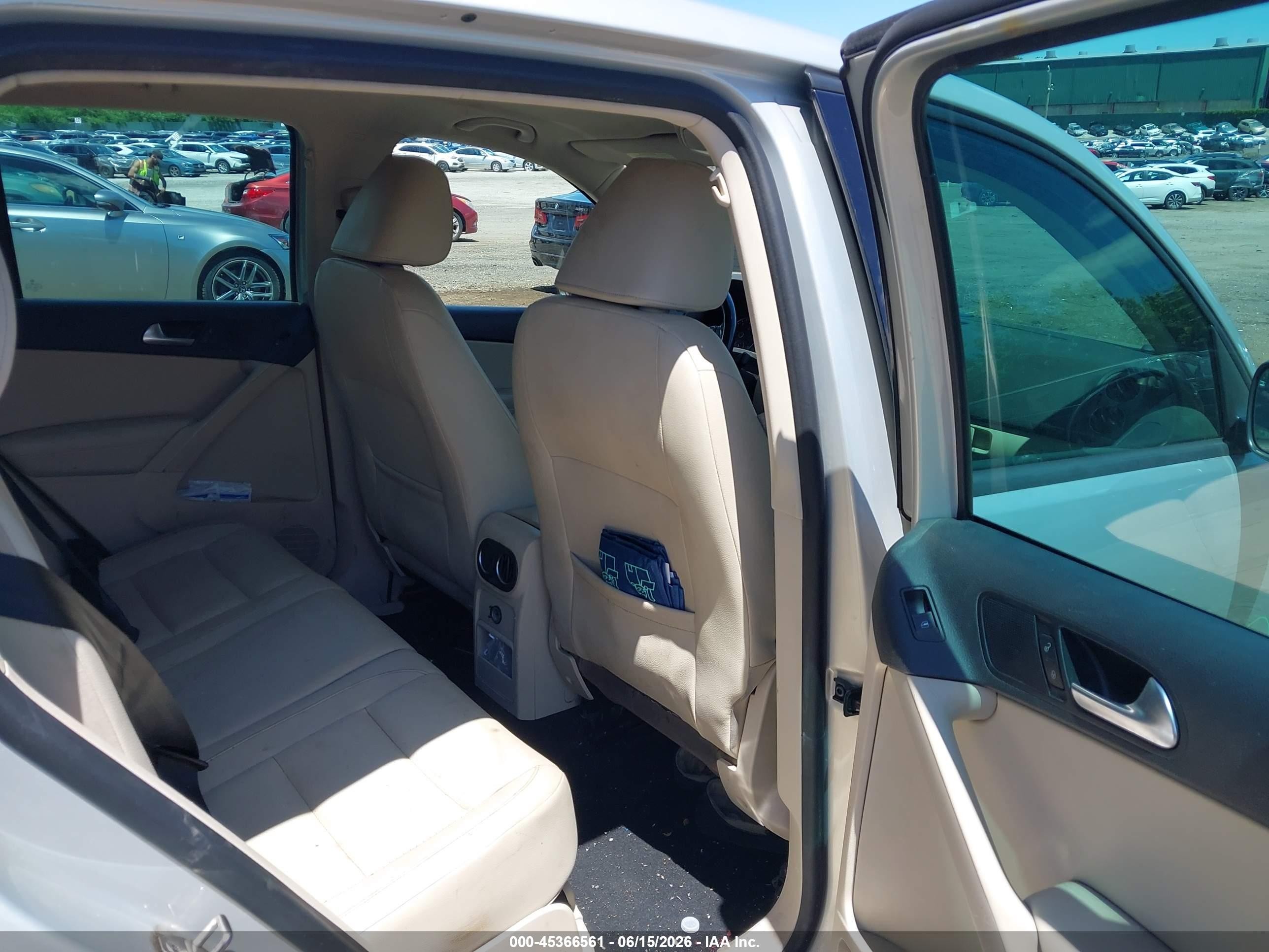 2014 Volkswagen Tiguan Se Серый vin: WVGAV3AXXEW042386